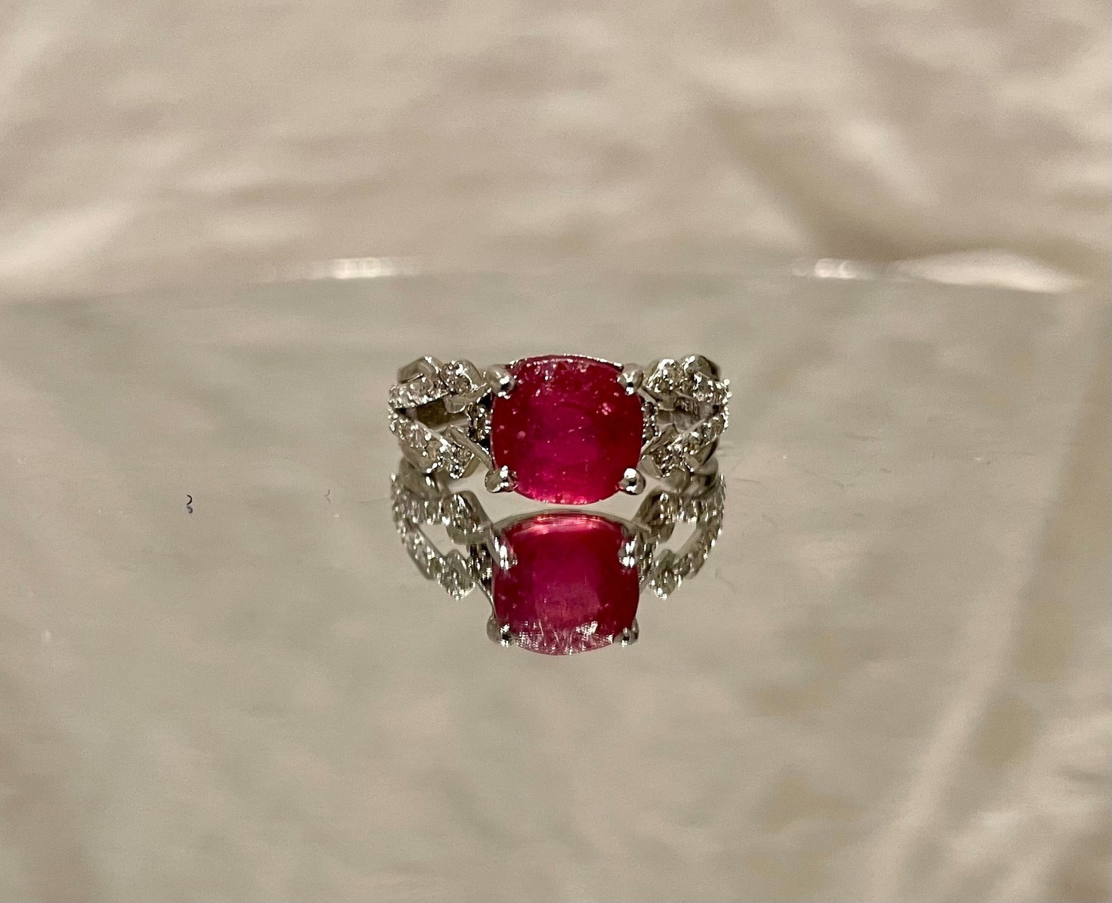 Natural Burmese Ruby Ring 3.35 Ct With Natural Diamonds & 18k Gold - 2