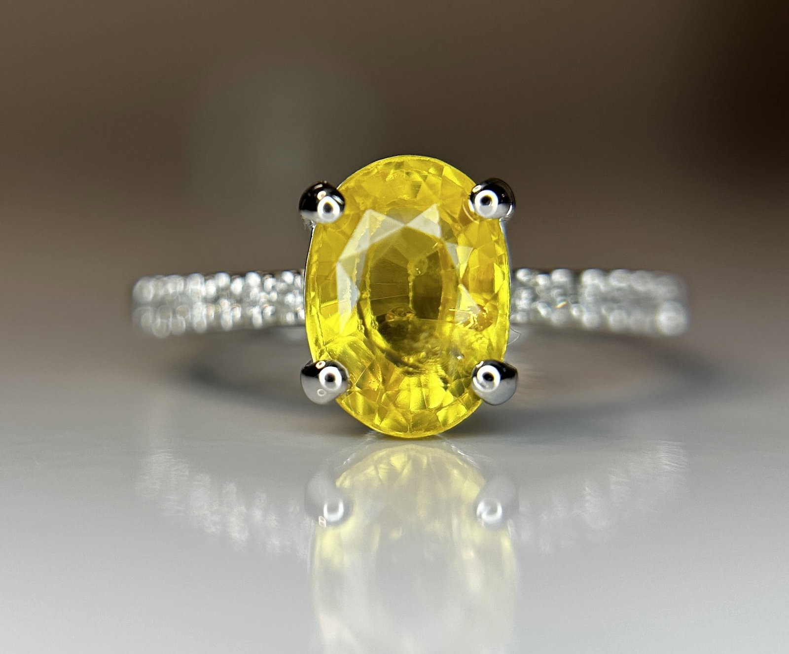 Beautiful 2.44 CT Unheated Yellow Sapphire With Natural Diamonds & 18k Gold: Title: Beautiful 2.44 CT Unheated Yellow Sapphire With Natural Diamonds & 18k Gold Description: Beautiful 2.44 CT Unheated Yellow Sapphire With Natural Diamonds & 18k Gold Descript