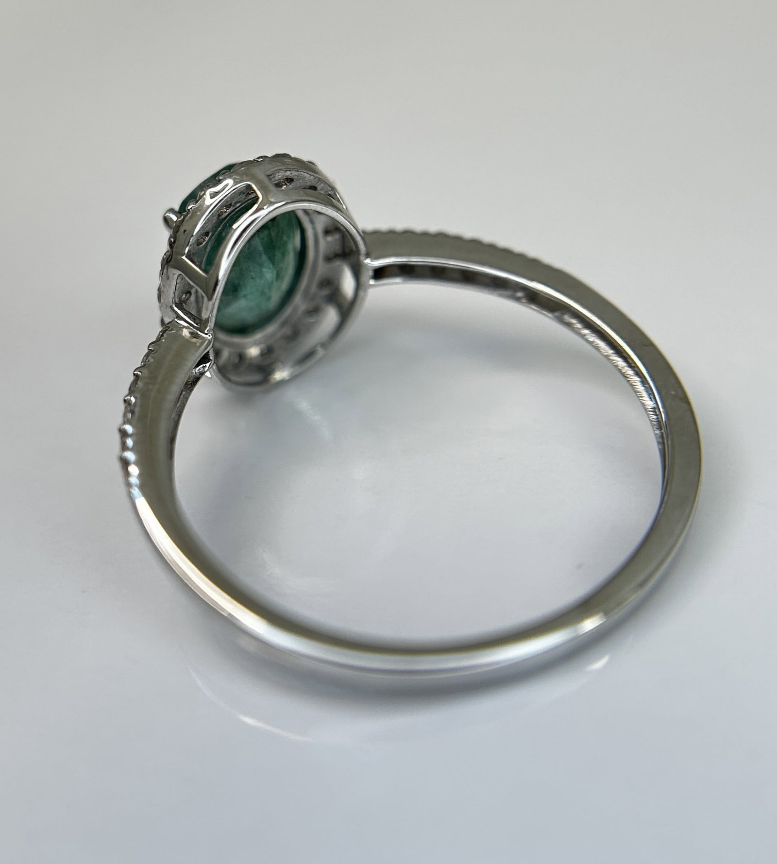 Beautiful Natural Emerald 1.22CT With Natural Diamonds & 18k Gold - 4