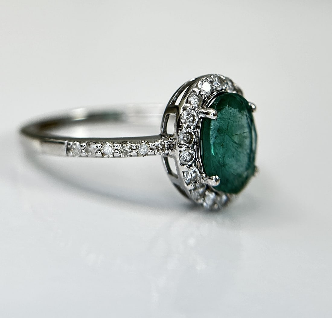 Beautiful Natural Emerald 1.22CT With Natural Diamonds & 18k Gold - 6