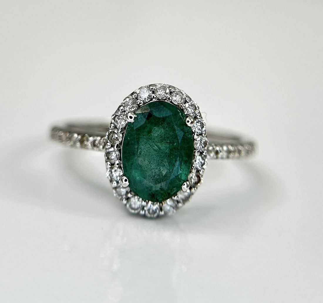 Beautiful Natural Emerald 1.22CT With Natural Diamonds & 18k Gold - 8