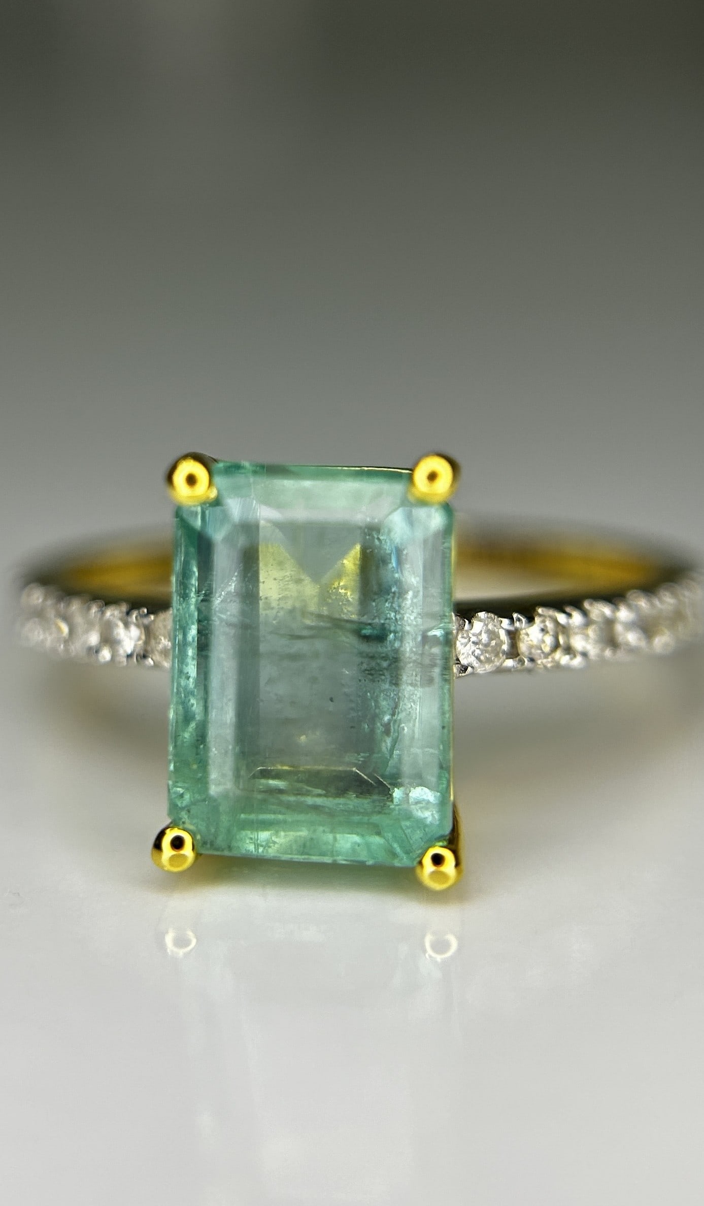 Beautiful Natural Emerald 2.68 CT With Natural Diamonds & 18k Gold: Title: Beautiful Natural Emerald 2.68 CT With Natural Diamonds & 18k Gold Description: Beautiful 2.68 CT Natural Emerald With Natural Diamonds & 18k Gold Description: Total Carat Weight -
