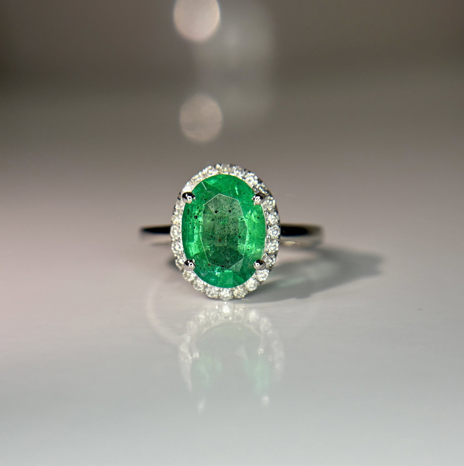 Beautiful 2.70 CT Natural Emerald Ring With Natural Diamonds & Platinum 950: Title: Beautiful 2.70 CT Natural Emerald Ring With Natural Diamonds & Platinum 950 Description: Beautiful 2.70 CT Natural Emerald Ring With Natural Diamonds & Platinum 950 Description: Total