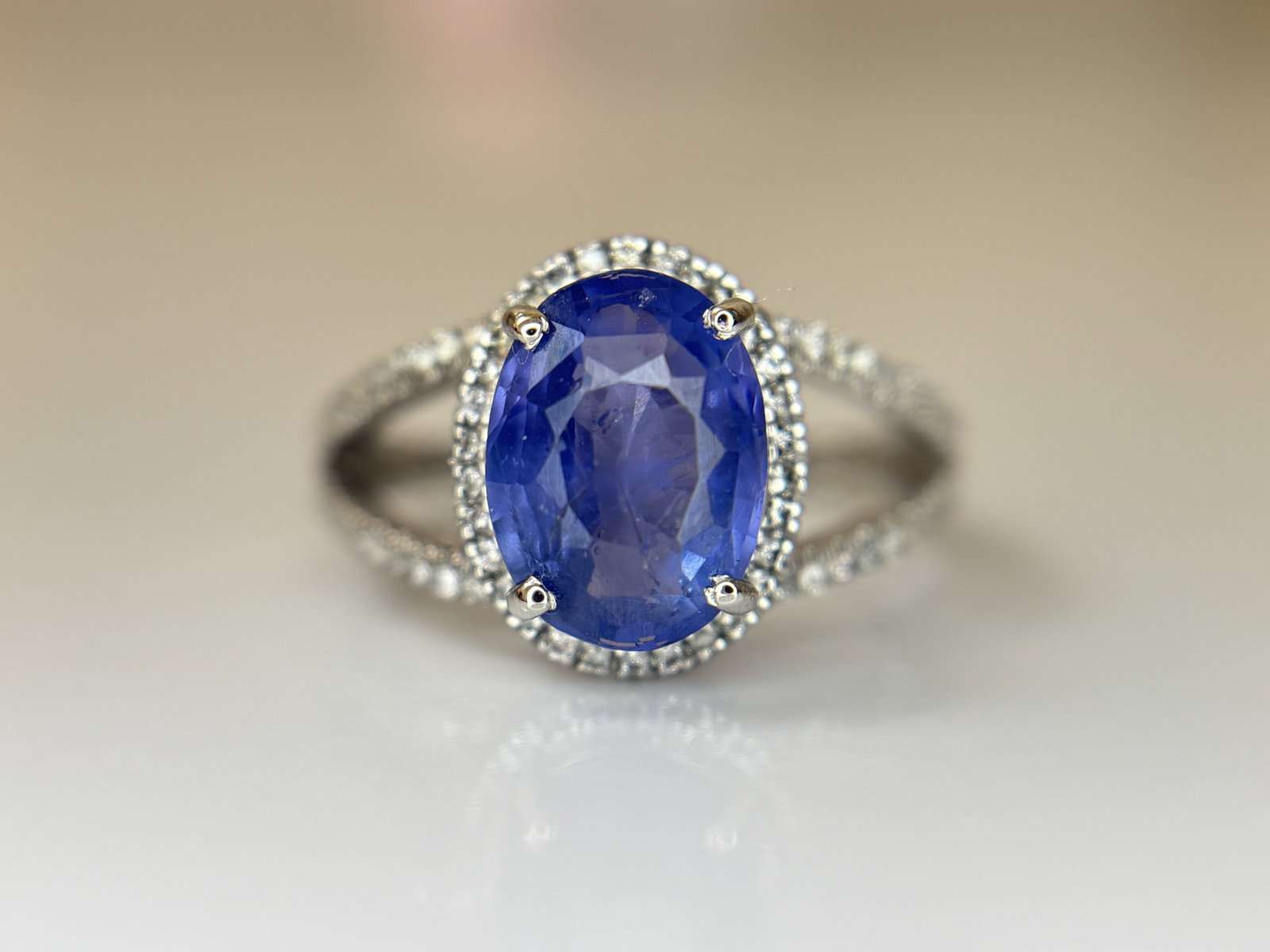 Beautiful 2.83 CT Natural Ceylon Cornflour Blue Sapphire Diamonds & 18k Gold: Title: Beautiful 2.83 CT Natural Ceylon Cornflour Blue Sapphire Diamonds & 18k Gold Description: Beautiful 2.83 CT Natural Ceylon Cornflour Blue Sapphire Diamonds & 18k Gold Descr