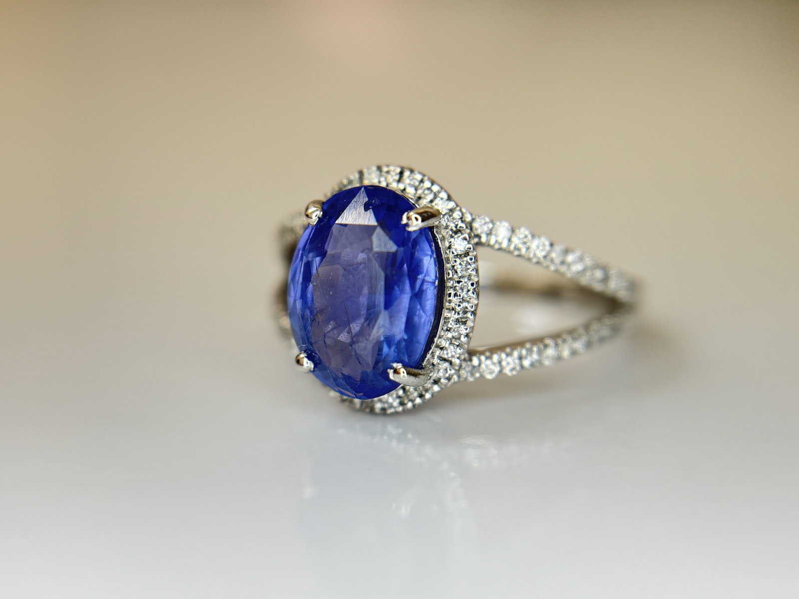 Beautiful 2.83 CT Natural Ceylon Cornflour Blue Sapphire Diamonds & 18k Gold - 2