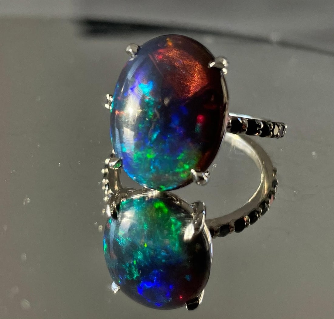 Beautiful 5.22 CT Natural Black Opal Ring With Natural Black Diamond & 18k Gold - 2