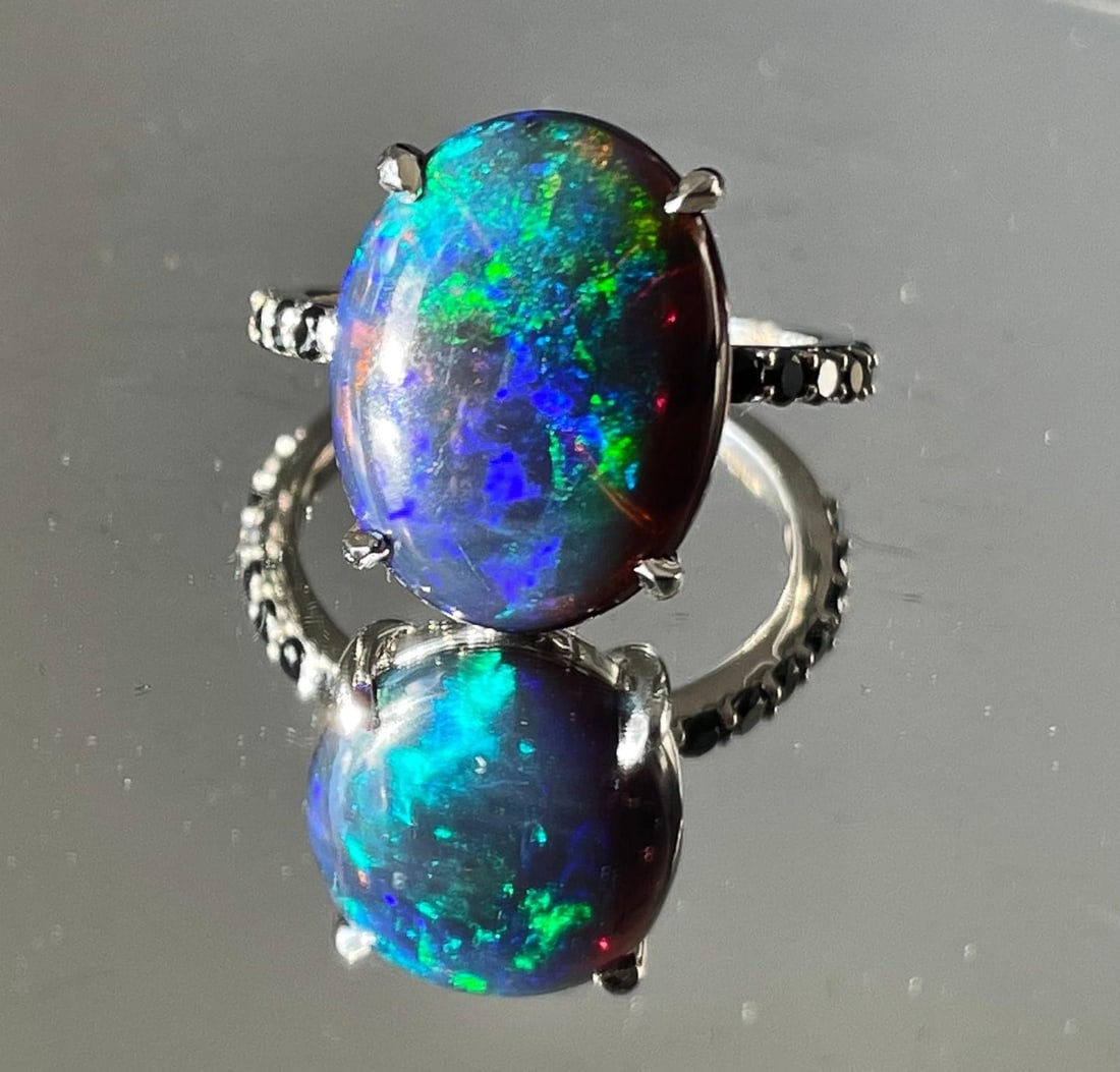 Beautiful 5.22 CT Natural Black Opal Ring With Natural Black Diamond & 18k Gold - 9