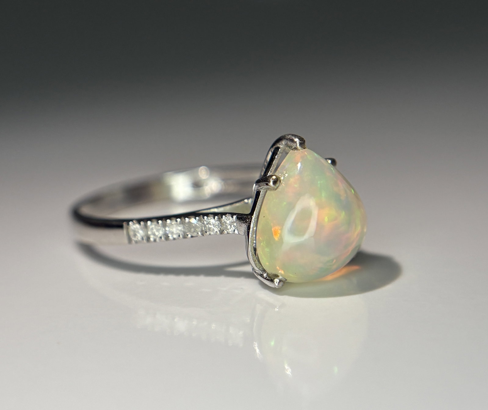 Beautiful Natural Fire Opal 2.16 CT Ring With Natural Diamond and 18k Gold - 10