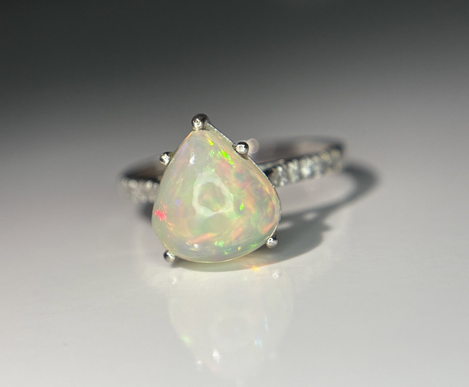 Beautiful Natural Fire Opal 2.16 CT Ring With Natural Diamond and 18k Gold - 12