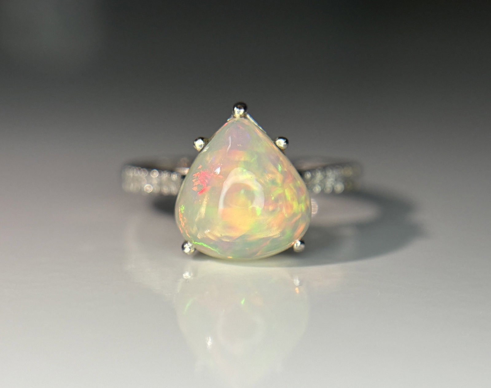Beautiful Natural Fire Opal 2.16 CT Ring With Natural Diamond and 18k Gold - 2