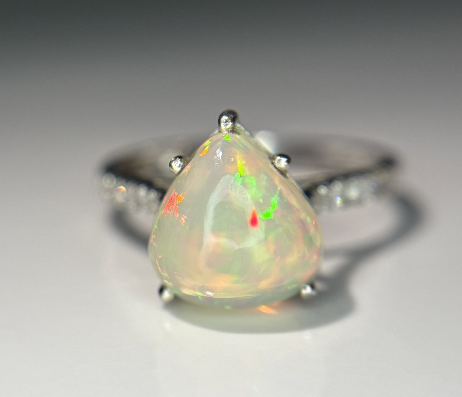Beautiful Natural Fire Opal 2.16 CT Ring With Natural Diamond and 18k Gold - 5