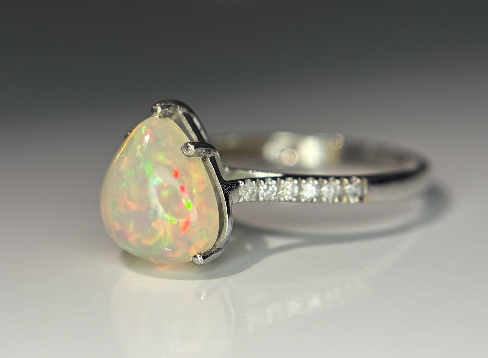 Beautiful Natural Fire Opal 2.16 CT Ring With Natural Diamond and 18k Gold - 6