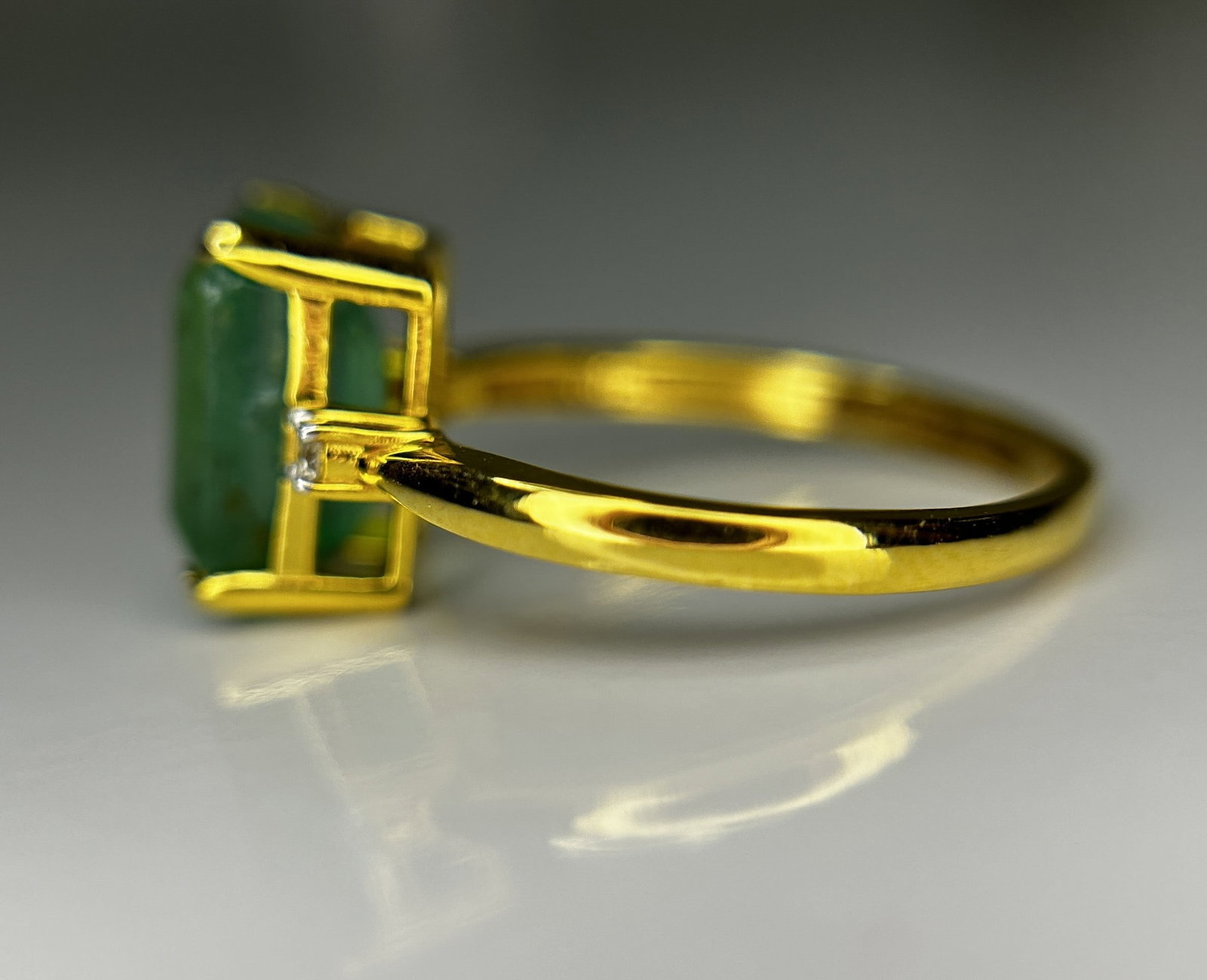 Beautiful Natural Emerald 3.51 CT With Natural Diamonds & 18k Gold - 4