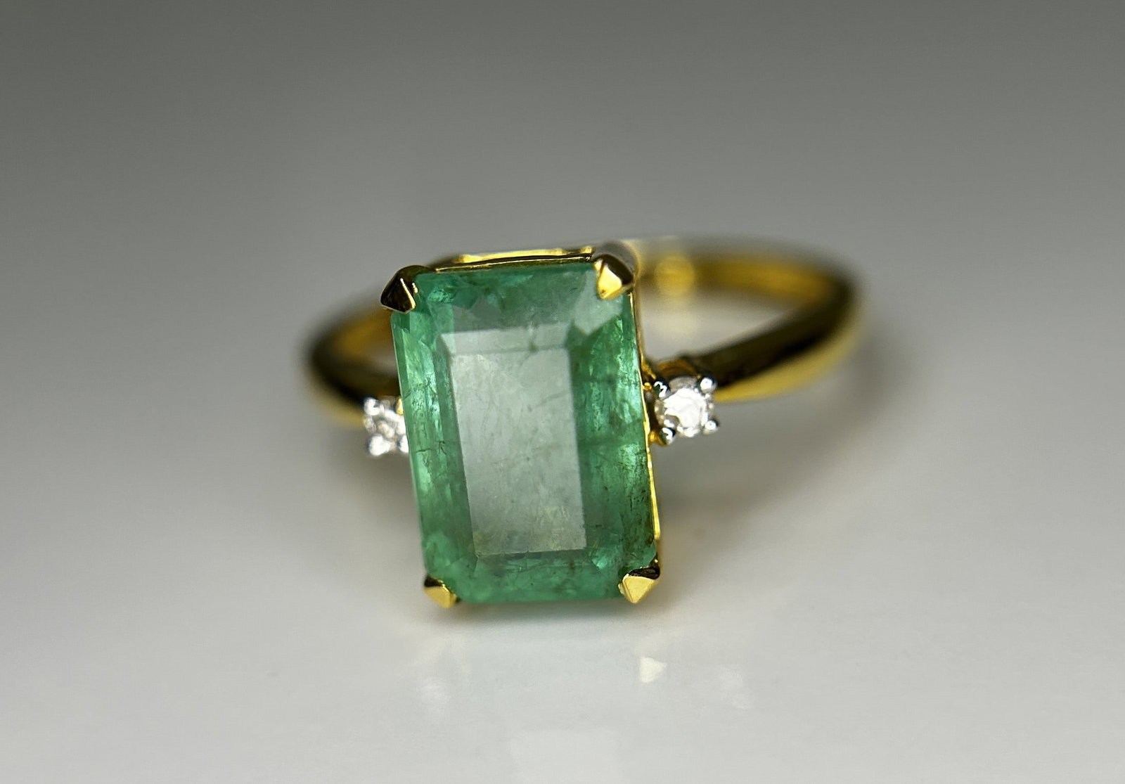 Beautiful Natural Emerald 3.51 CT With Natural Diamonds & 18k Gold - 8