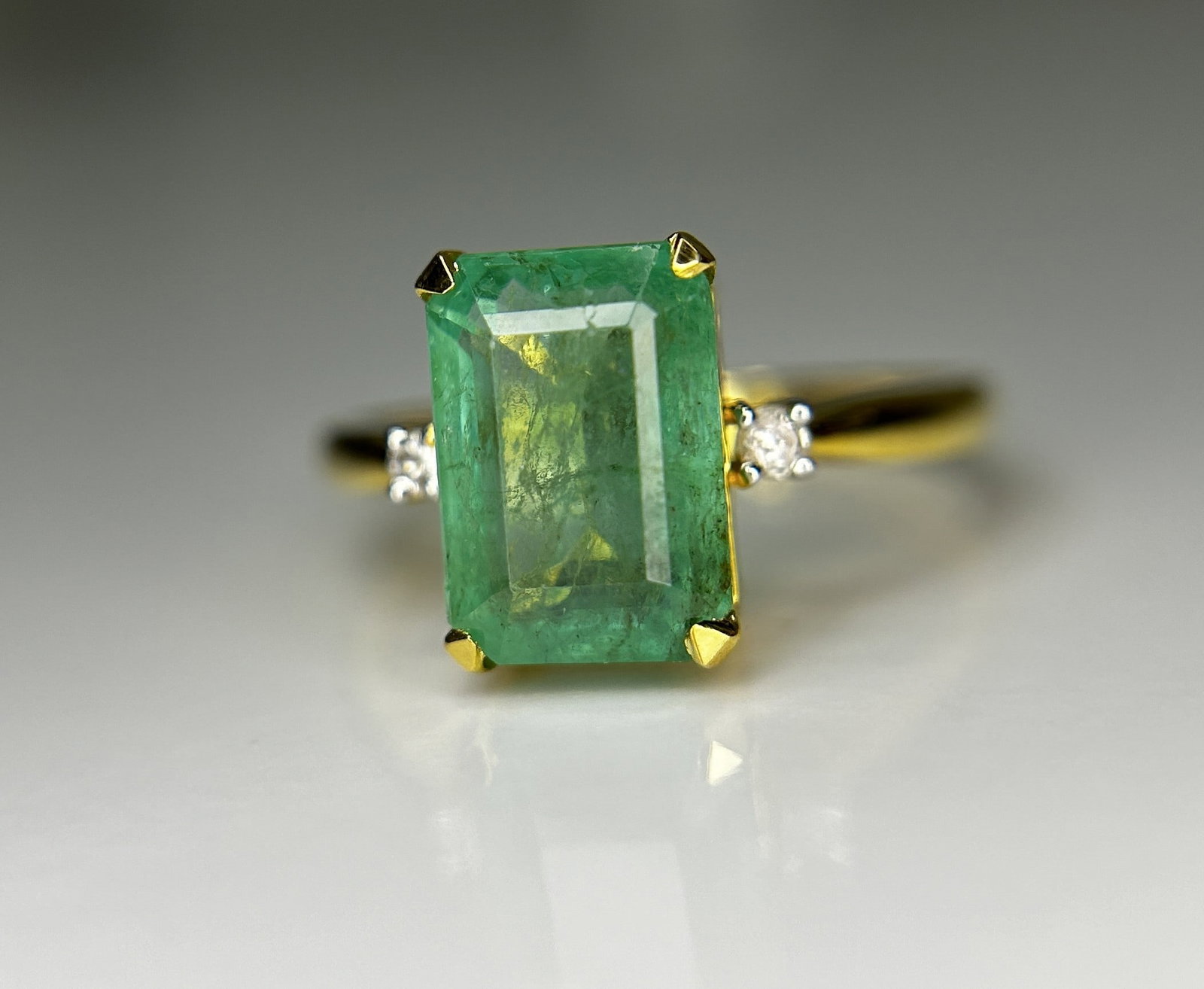 Beautiful Natural Emerald 3.51 CT With Natural Diamonds & 18k Gold - 9