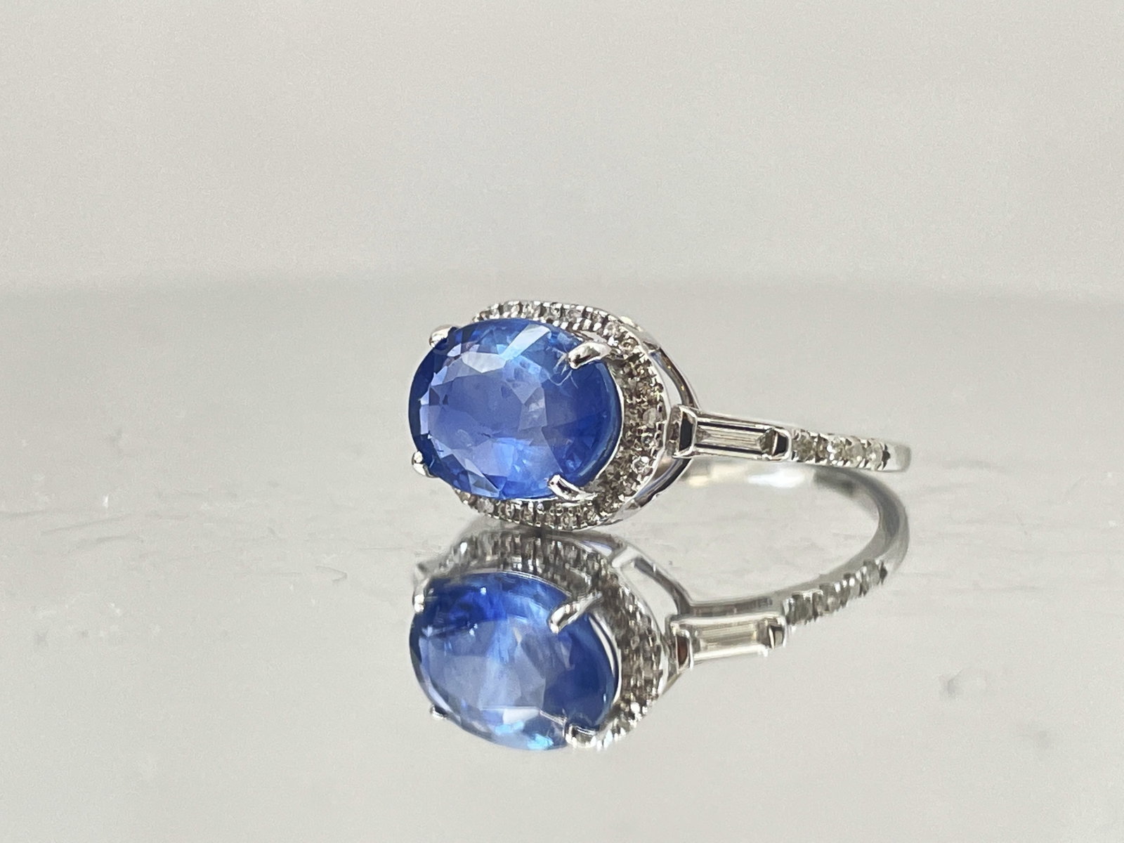 3.04 CT Unheated/Untreated Ceylon Cornflour Blue Sapphire Diamonds & 18k Gold - 2