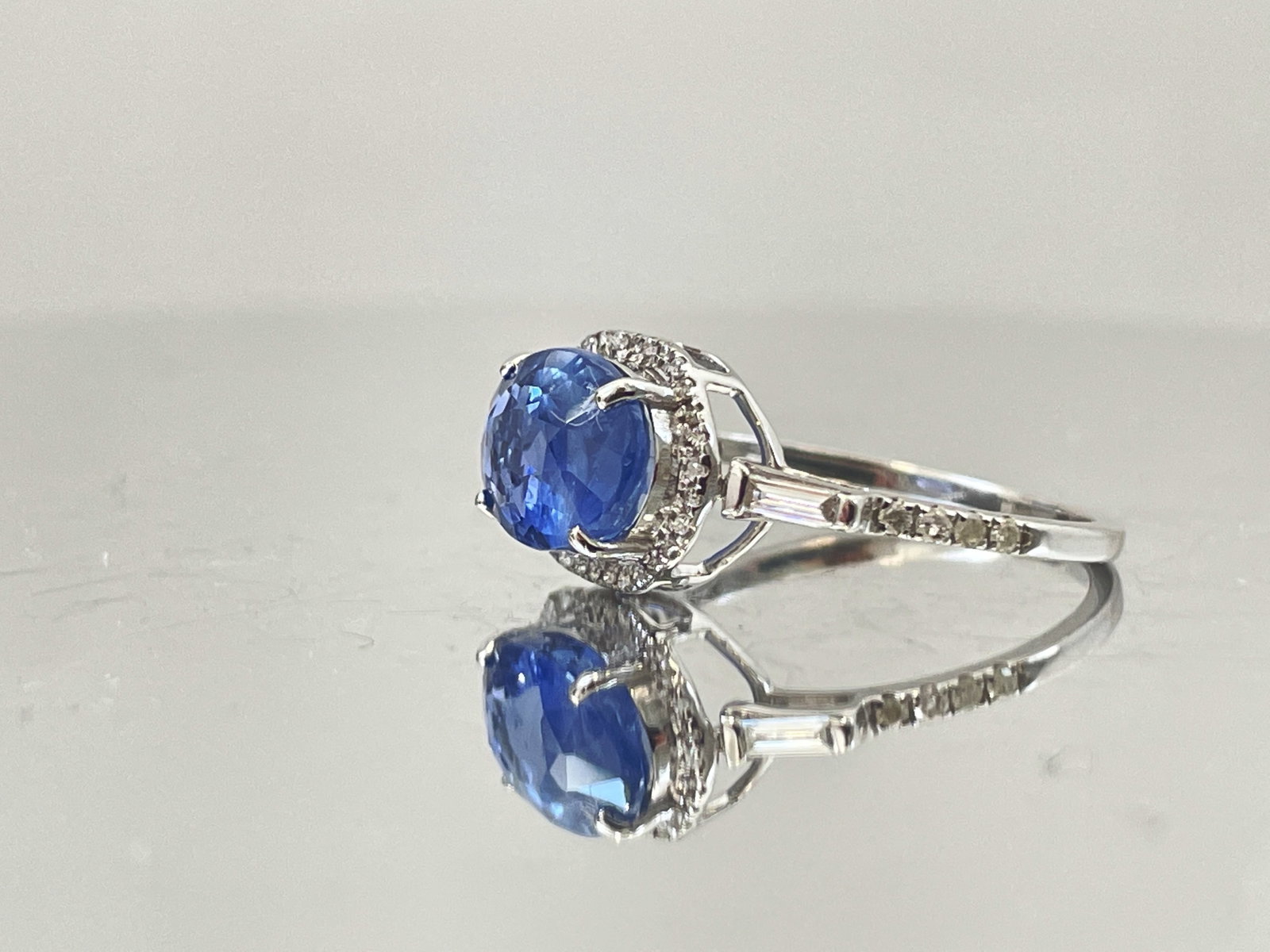 3.04 CT Unheated/Untreated Ceylon Cornflour Blue Sapphire Diamonds & 18k Gold - 3