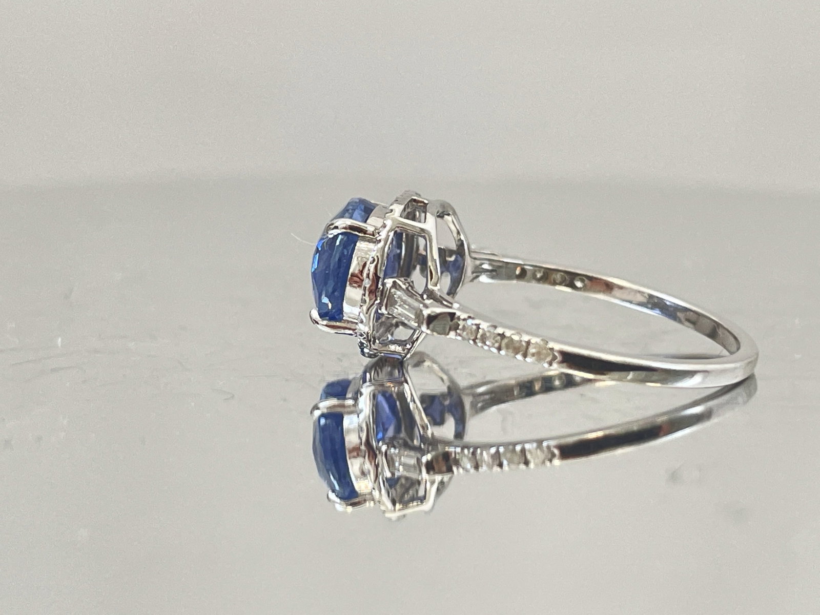 3.04 CT Unheated/Untreated Ceylon Cornflour Blue Sapphire Diamonds & 18k Gold - 5