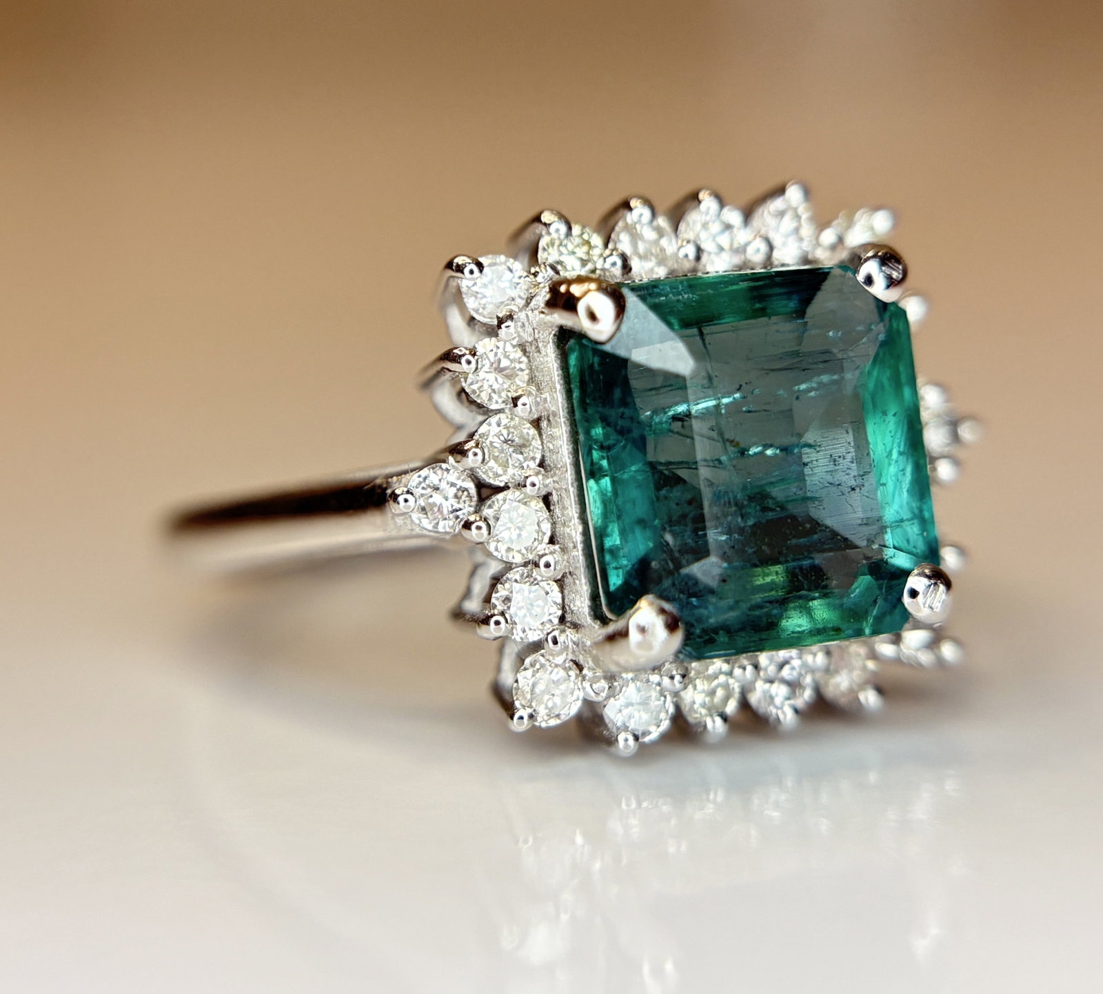 Beautiful 2.10 CT Natural Emerald With Natural Diamonds & 18k Gold - 3
