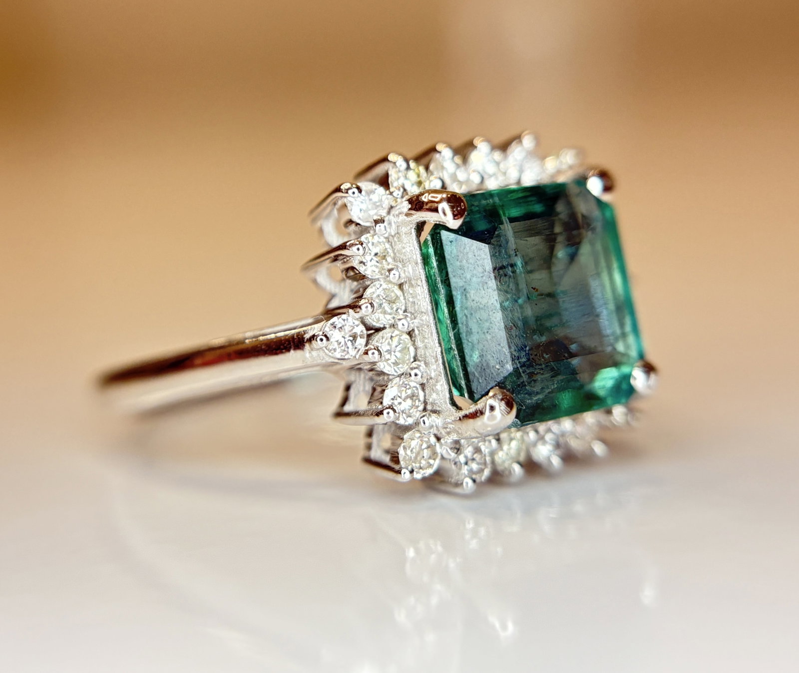 Beautiful 2.10 CT Natural Emerald With Natural Diamonds & 18k Gold - 4