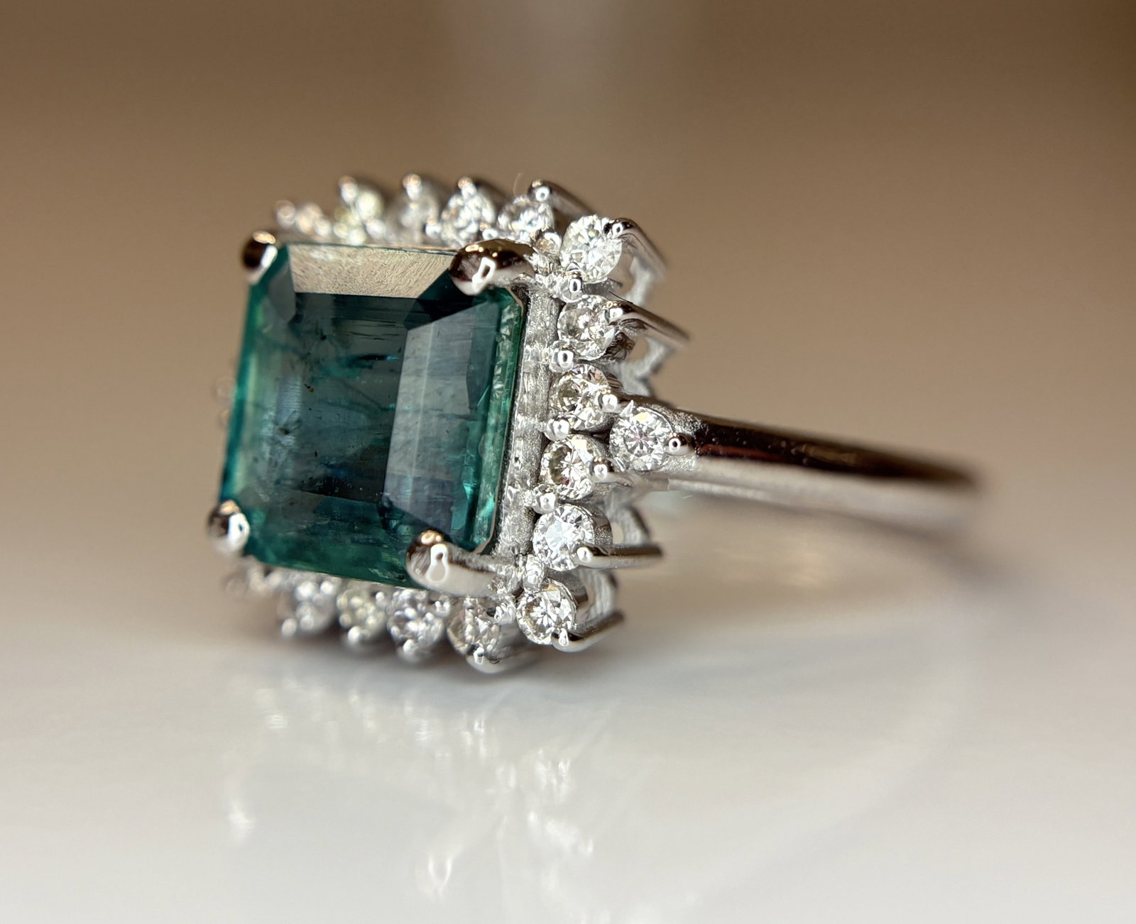 Beautiful 2.10 CT Natural Emerald With Natural Diamonds & 18k Gold - 5