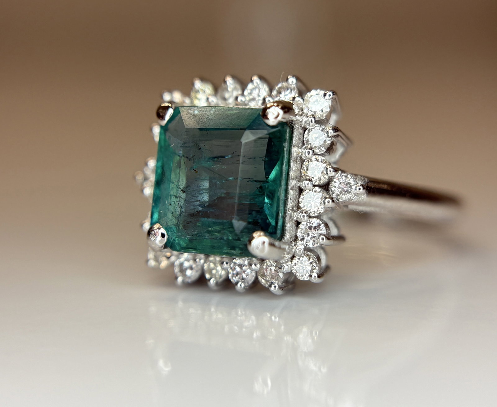 Beautiful 2.10 CT Natural Emerald With Natural Diamonds & 18k Gold - 6