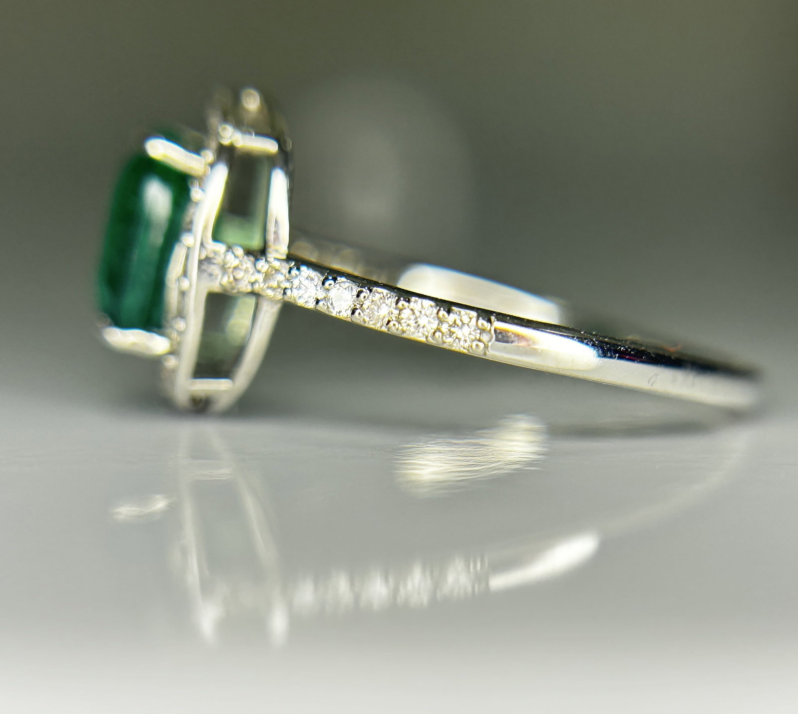 Beautiful 1.69 CT Natural Emerald Ring With Natural Diamonds & Platinum 950 - 3