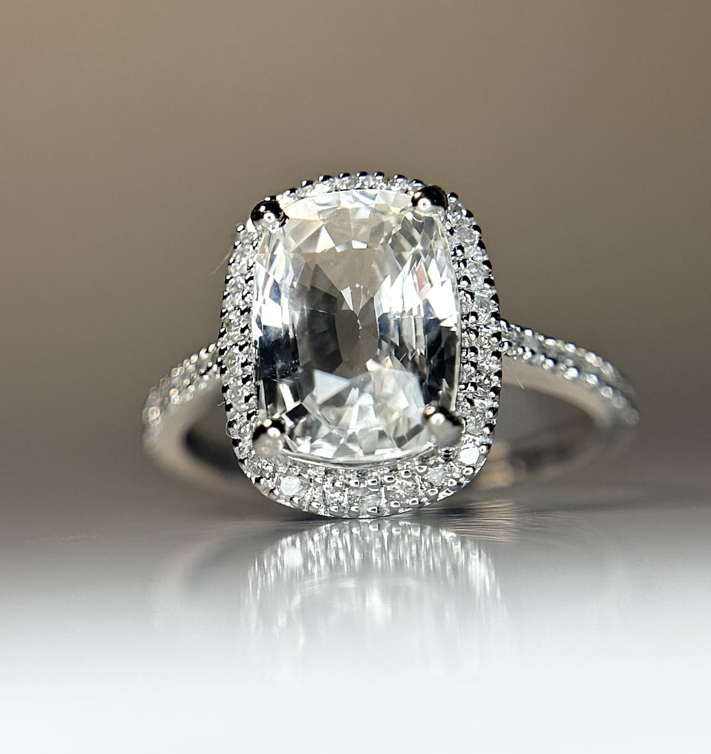 Beautiful 4.19 CT Unheated Ceylon White Sapphire With Natural Diamonds & 18k Gold - 2