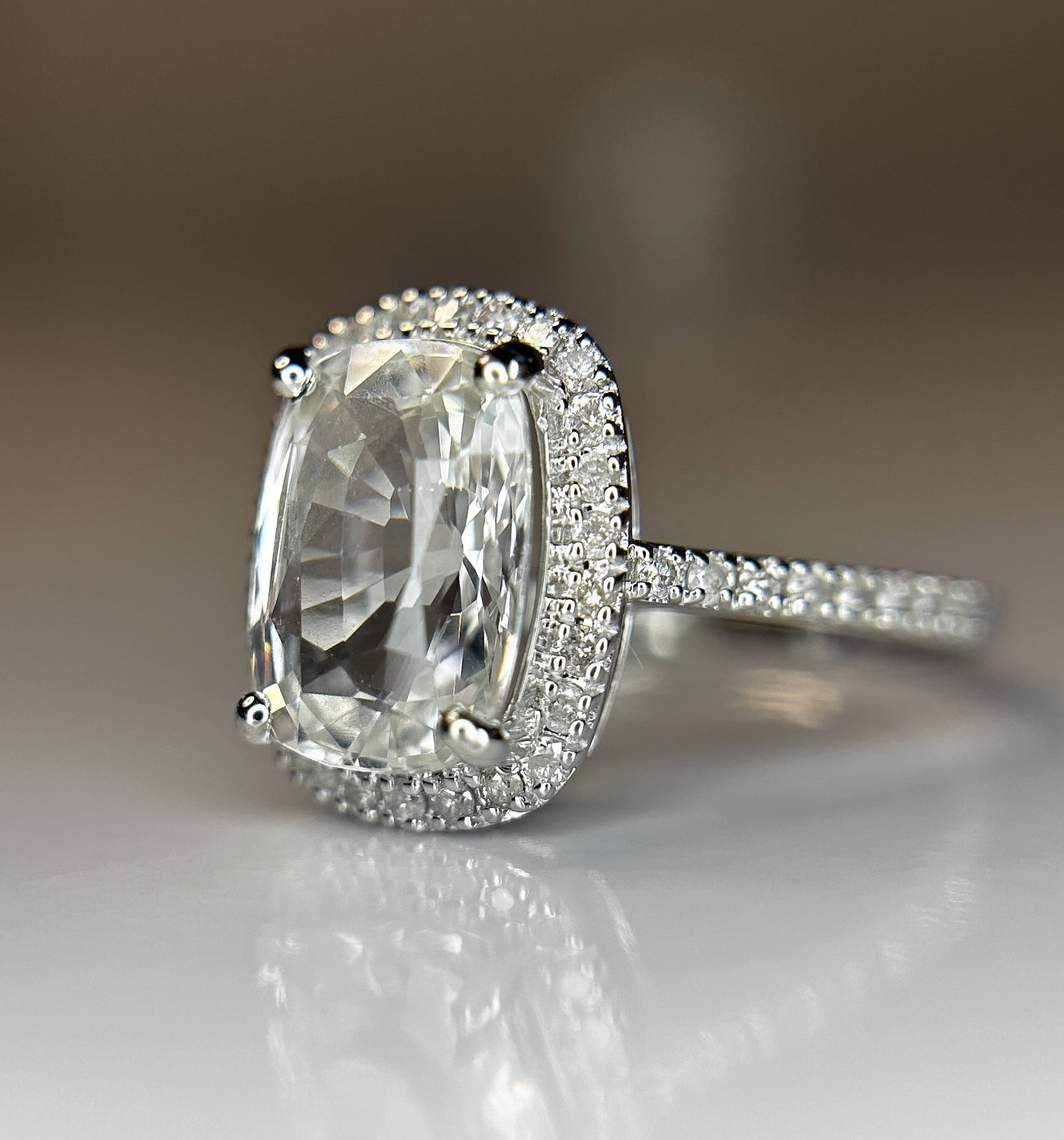Beautiful 4.19 CT Unheated Ceylon White Sapphire With Natural Diamonds & 18k Gold - 3