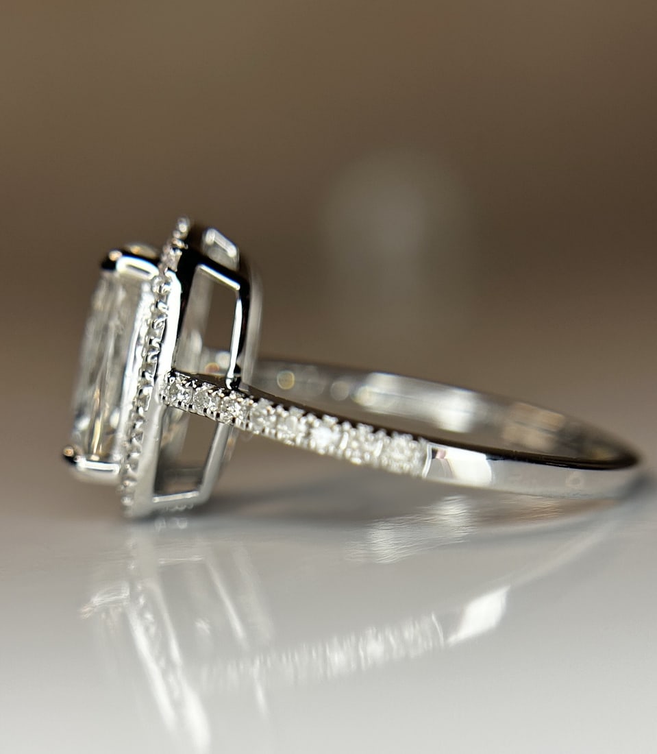 Beautiful 4.19 CT Unheated Ceylon White Sapphire With Natural Diamonds & 18k Gold - 4