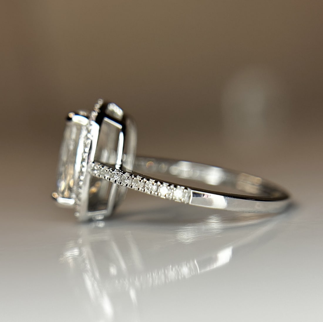 Beautiful 4.19 CT Unheated Ceylon White Sapphire With Natural Diamonds & 18k Gold - 5
