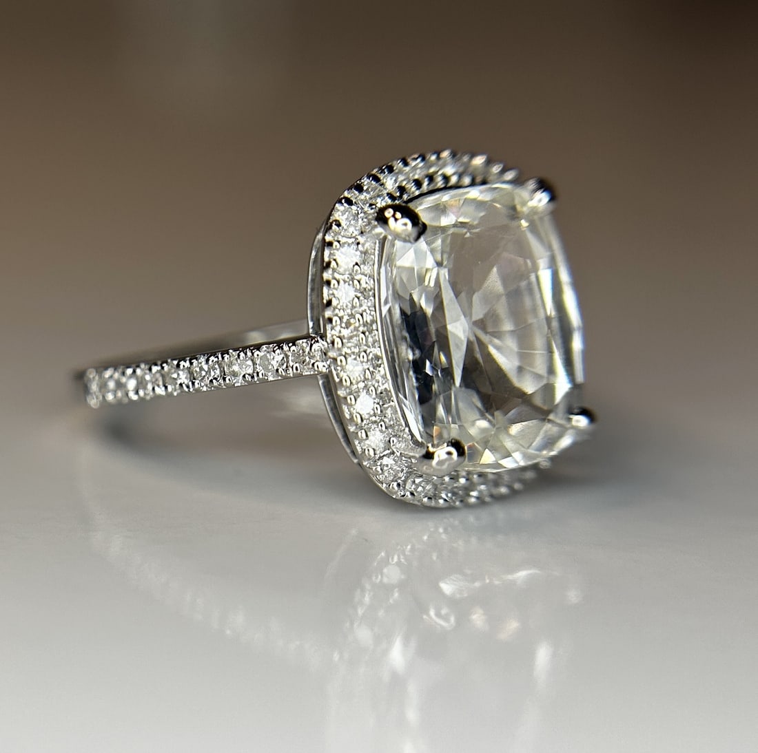 Beautiful 4.19 CT Unheated Ceylon White Sapphire With Natural Diamonds & 18k Gold - 8