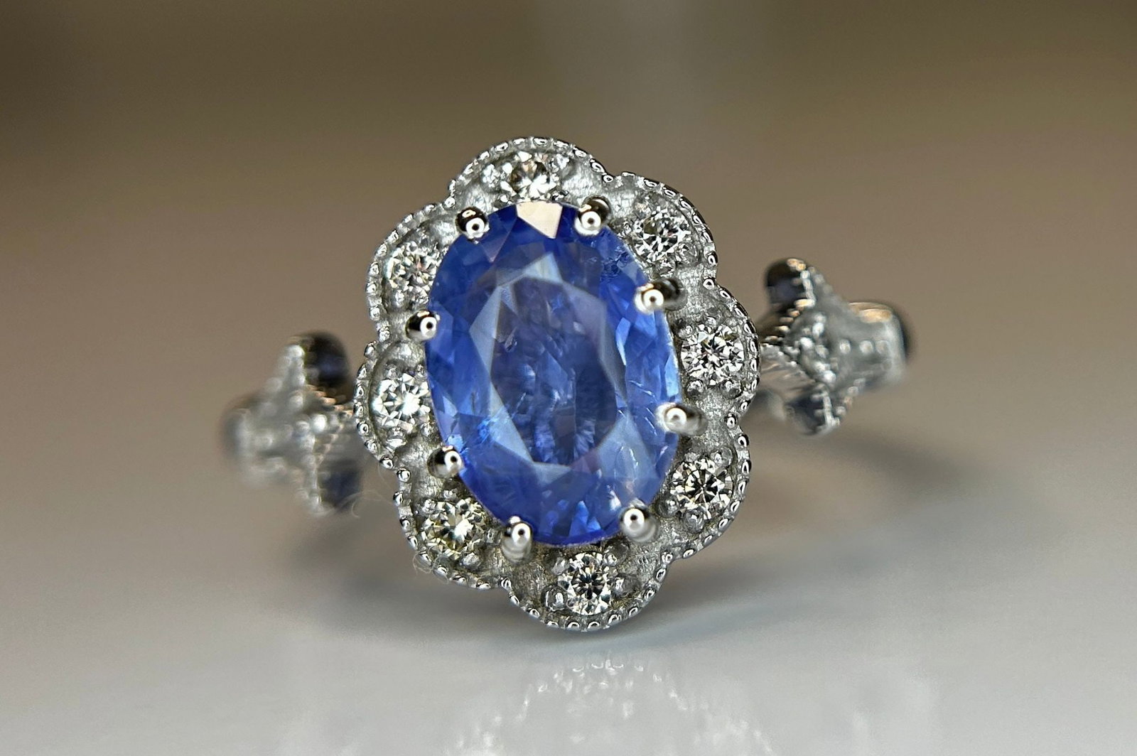 Beautiful 1.74 CT Natural Ceylon Blue Sapphire Diamonds & 18k Gold: Title: Beautiful 1.74 CT Natural Ceylon Blue Sapphire Diamonds & 18k Gold Description: Beautiful 1.74 ct Natural Ceylon Blue Sapphire With Natural Diamonds & 18k White Gold. Dispatched