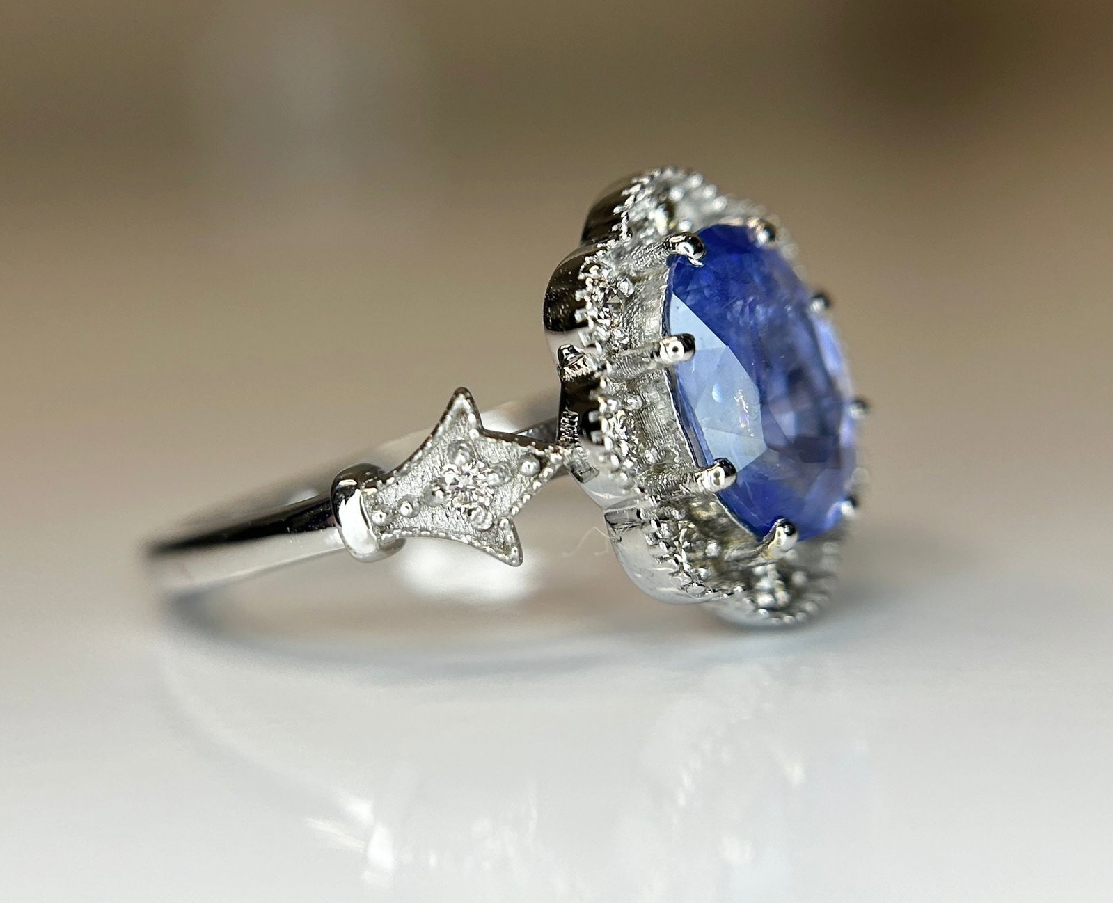Beautiful 1.74 CT Natural Ceylon Blue Sapphire Diamonds & 18k Gold - 2
