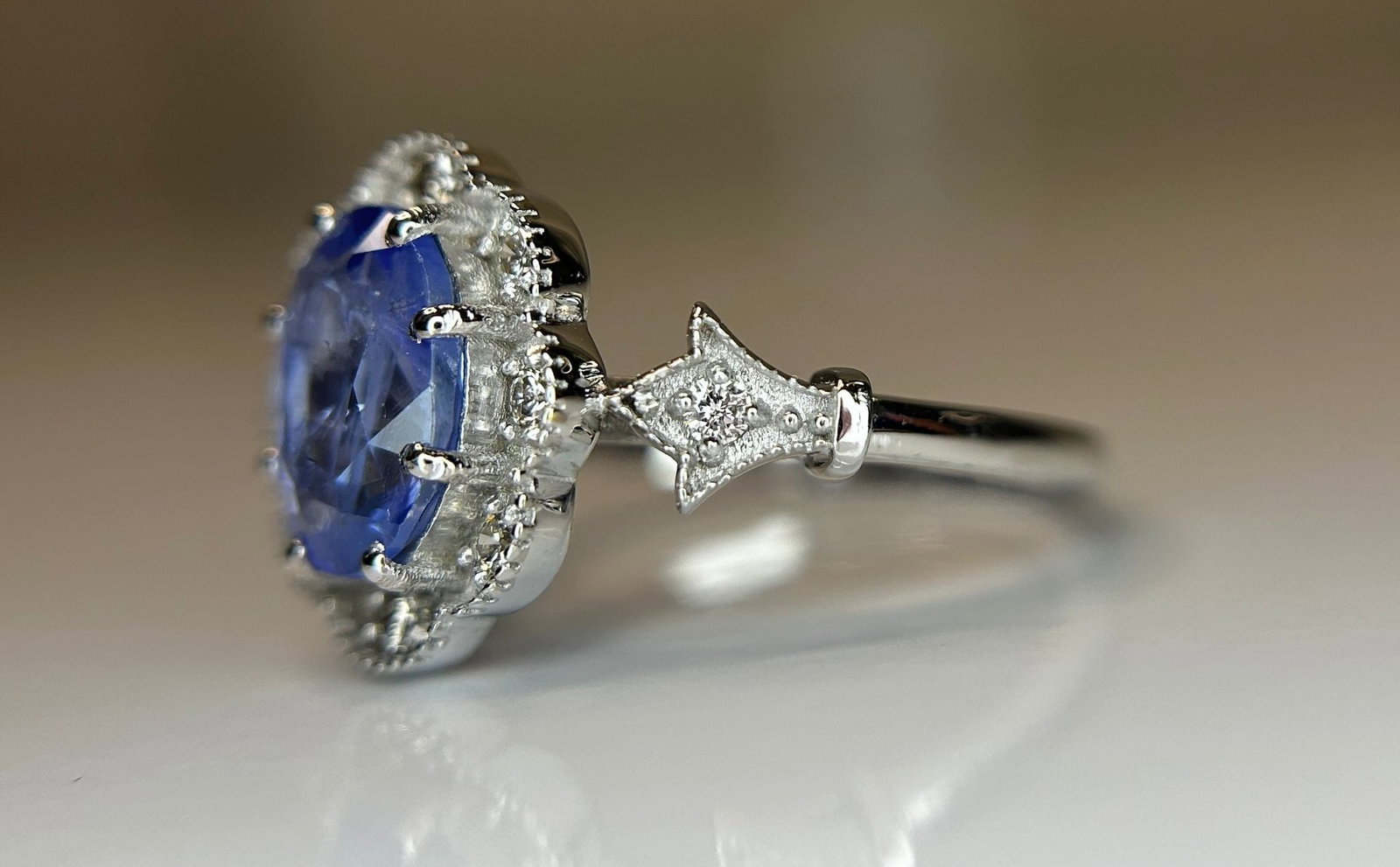 Beautiful 1.74 CT Natural Ceylon Blue Sapphire Diamonds & 18k Gold - 6