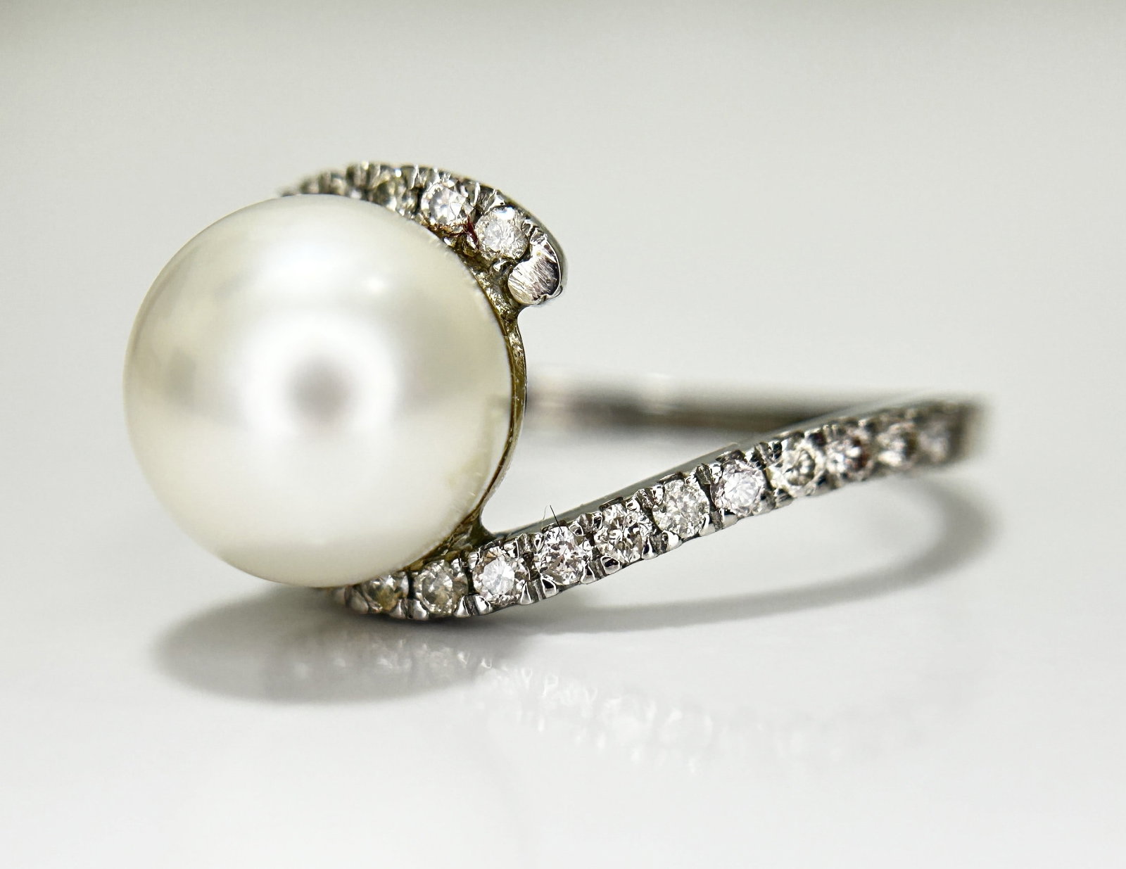 Beautiful 5.12 CT South Sea Pearl With Diamonds & 950 Platinum Ring - 2