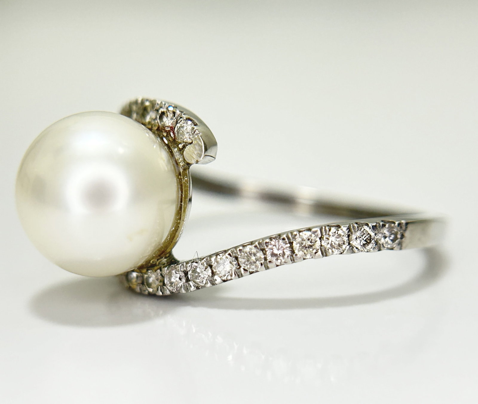 Beautiful 5.12 CT South Sea Pearl With Diamonds & 950 Platinum Ring - 3