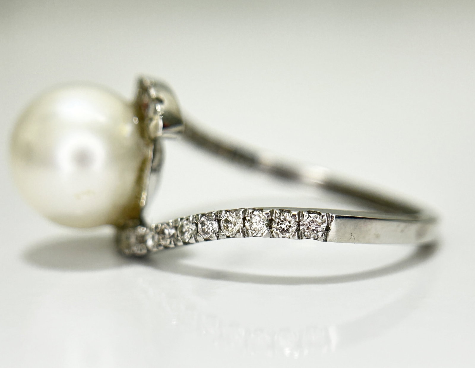 Beautiful 5.12 CT South Sea Pearl With Diamonds & 950 Platinum Ring - 4