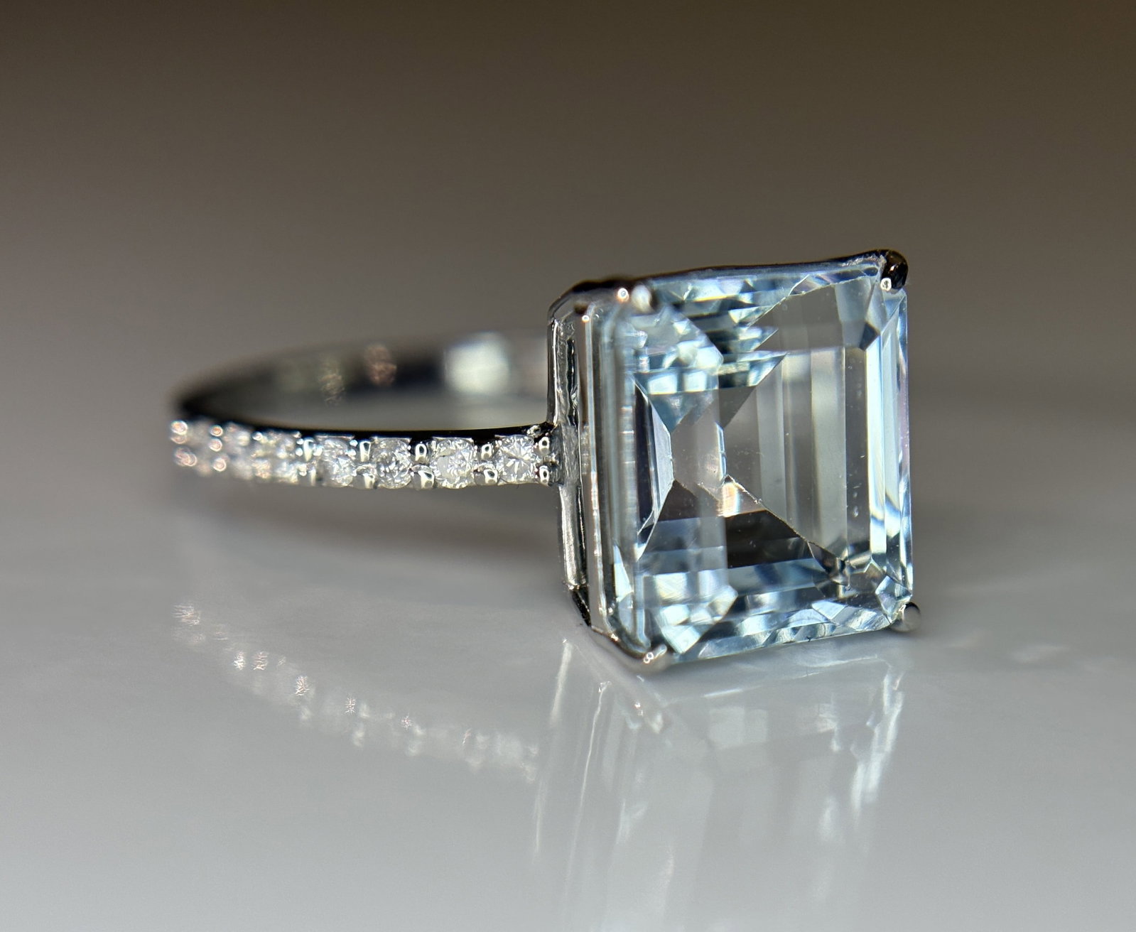 Beautiful 3.34 CT Natural Aquamarine Ring With Natural Diamonds & 950 Platinum - 3