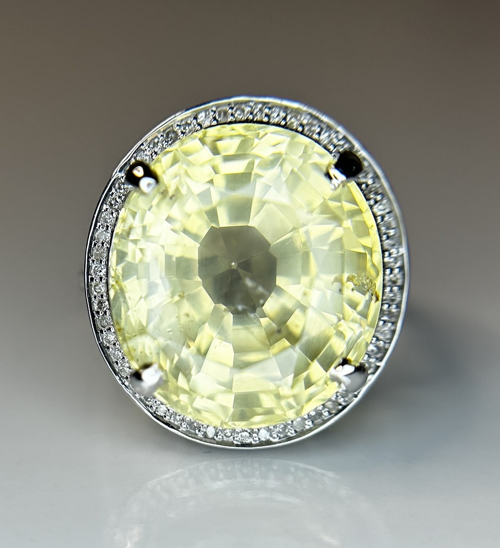 Beautiful 21.74 CT Unheated Ceylon Yellow Sapphire With Natural Diamonds & 18k Gold: Title: Beautiful 21.74 CT Unheated Ceylon Yellow Sapphire With Natural Diamonds & 18k Gold Description: Beautiful 21.74 CT Unheated Ceylon Yellow Sapphire With Natural Diamonds & 18k Gold