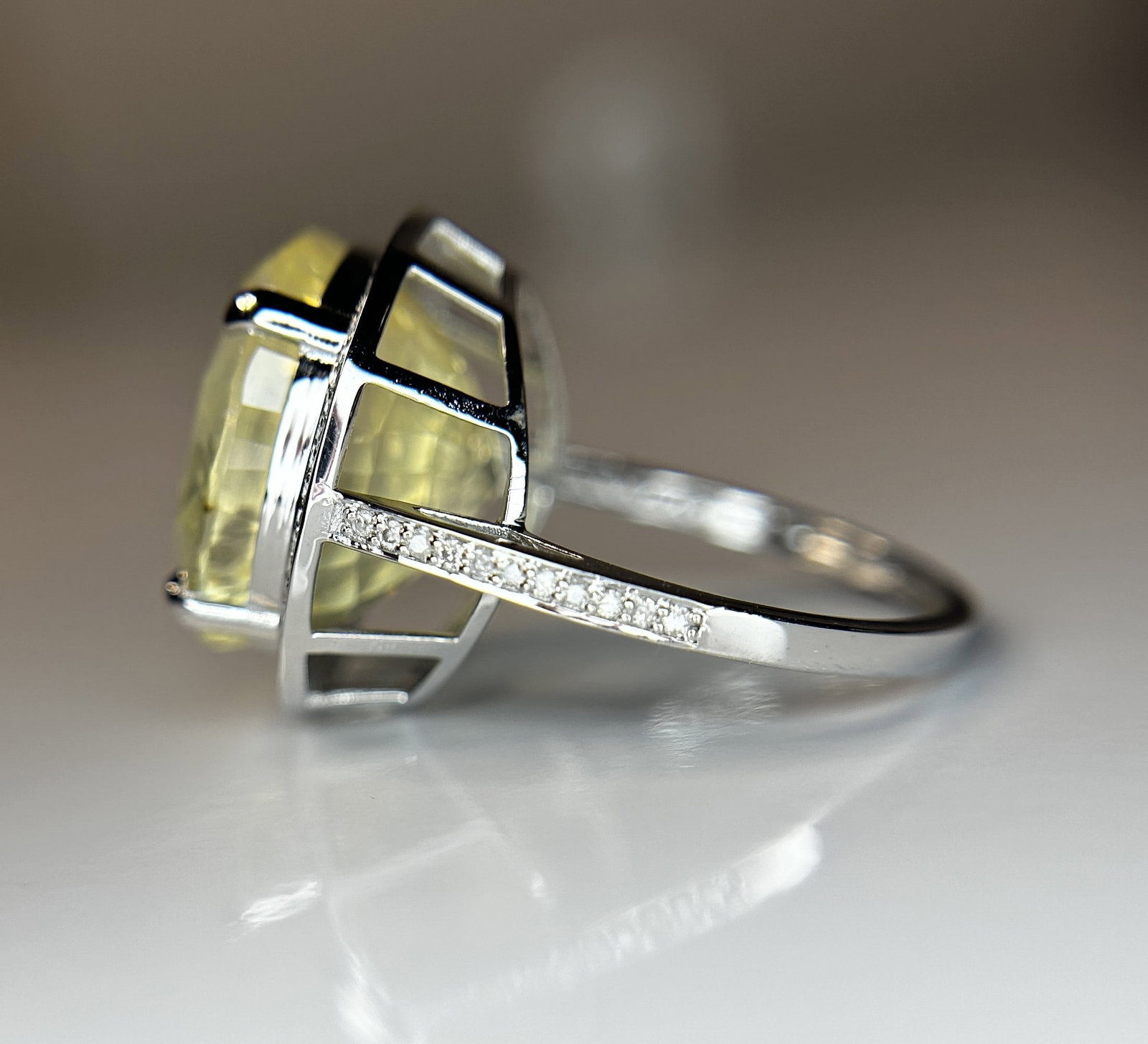 Beautiful 21.74 CT Unheated Ceylon Yellow Sapphire With Natural Diamonds & 18k Gold - 5