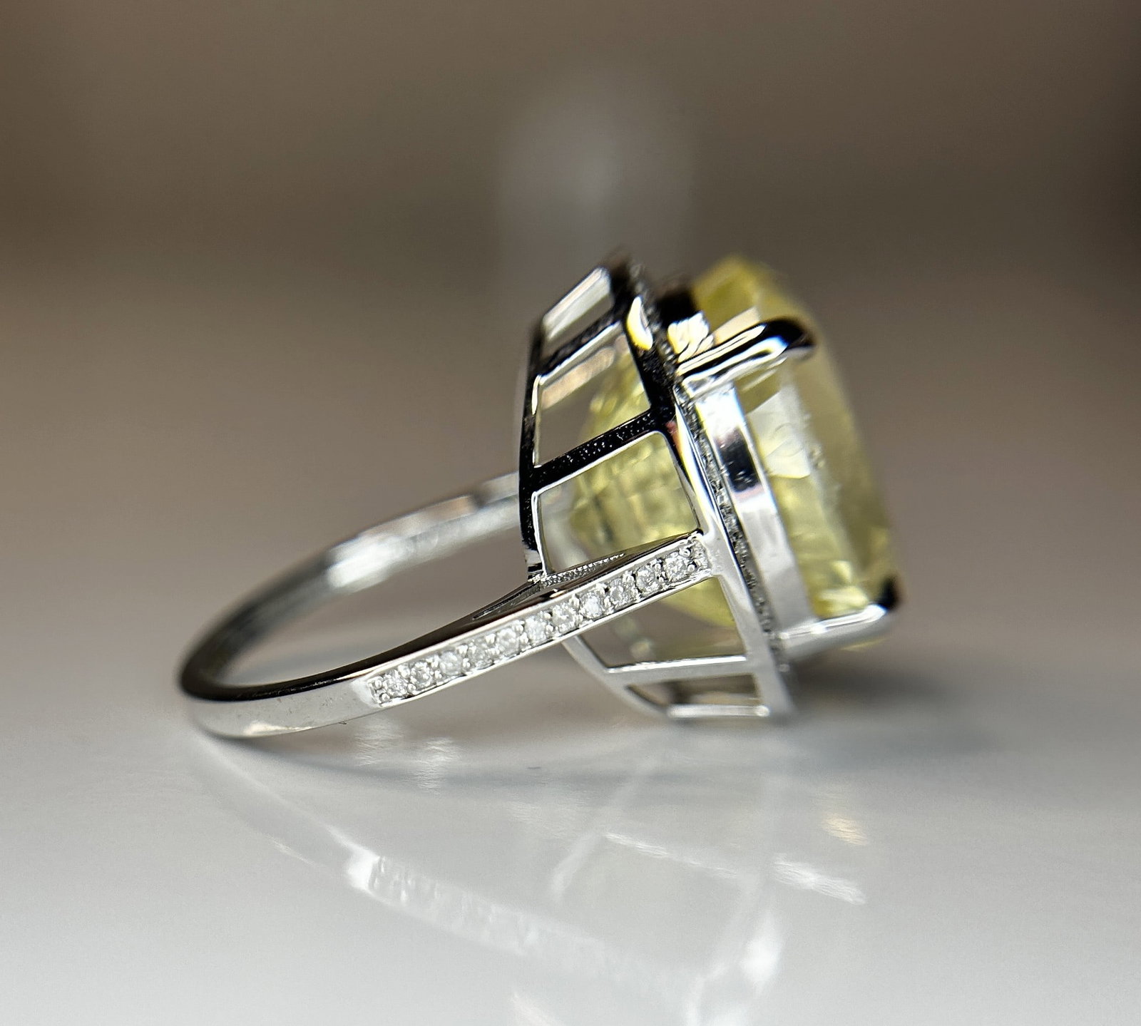 Beautiful 21.74 CT Unheated Ceylon Yellow Sapphire With Natural Diamonds & 18k Gold - 7