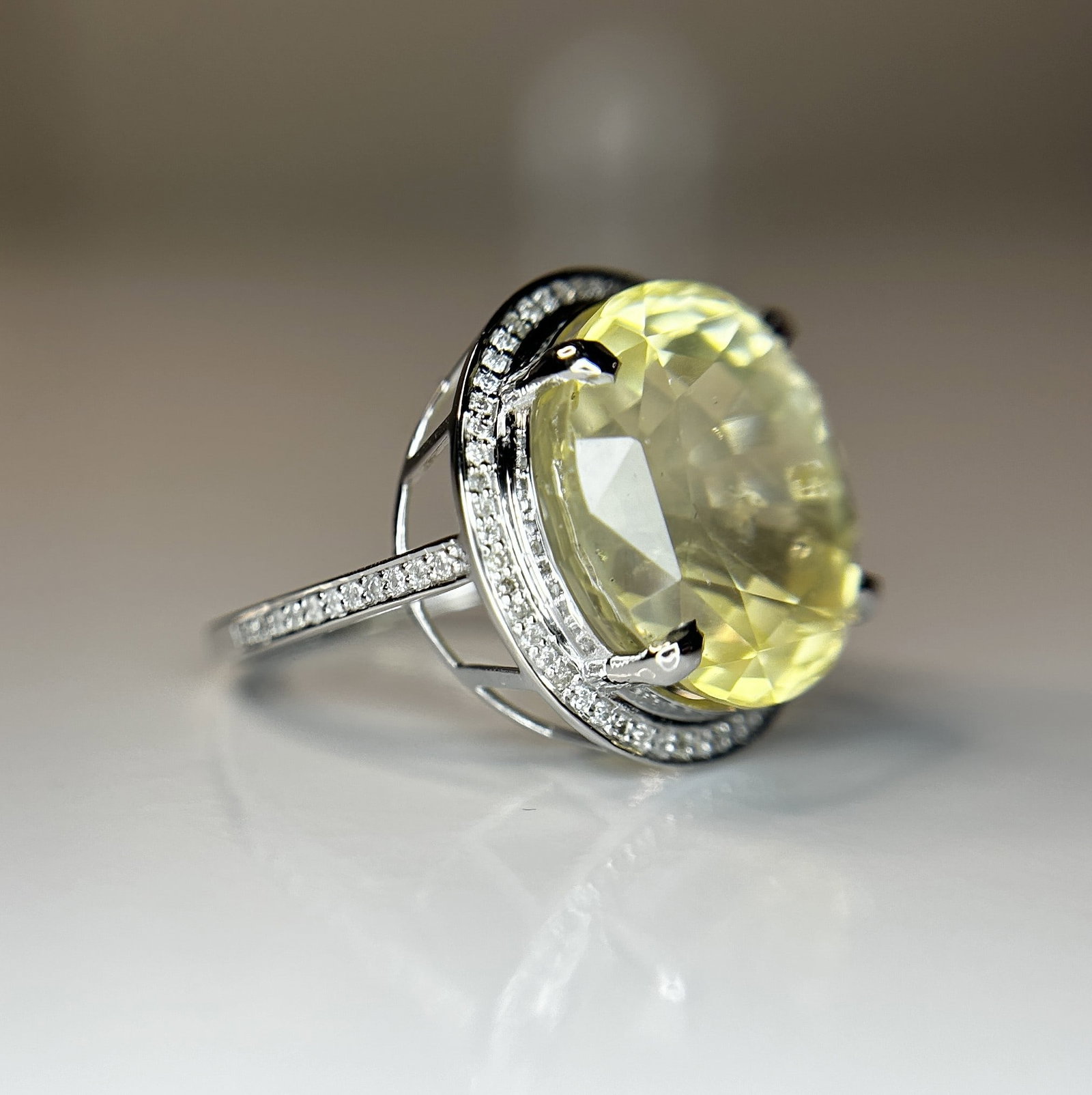 Beautiful 21.74 CT Unheated Ceylon Yellow Sapphire With Natural Diamonds & 18k Gold - 8