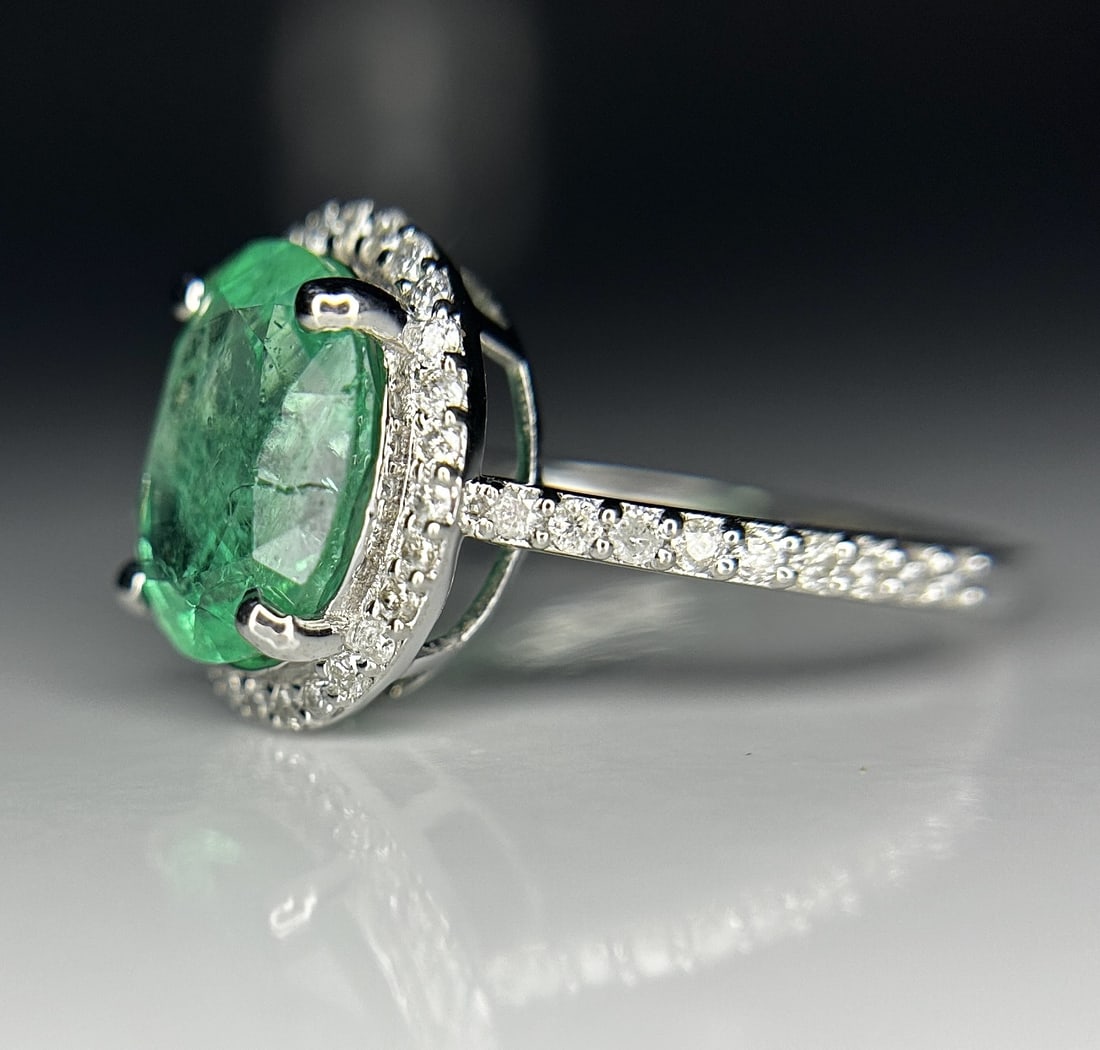Beautiful 2.71ct Natural Emerald With Natural Diamonds & 18k Gold - 4