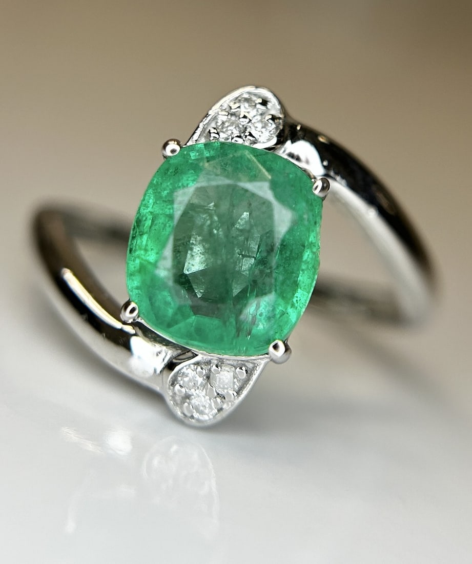 Beautiful Natural Emerald 2.19 Ct With Natural Diamonds & 18k Gold - 4