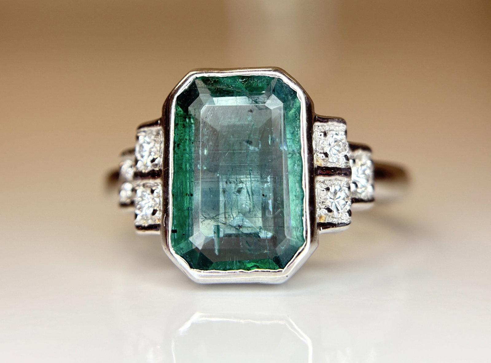 Beautiful 3.00 CT Natural Emerald With Natural Diamonds & 18k Gold: Title: Beautiful 3.00 CT Natural Emerald With Natural Diamonds & 18k Gold Description: Beautiful 3.00 CT Natural Emerald With Natural Diamonds & 18k Gold Description: Total Carat Weight -