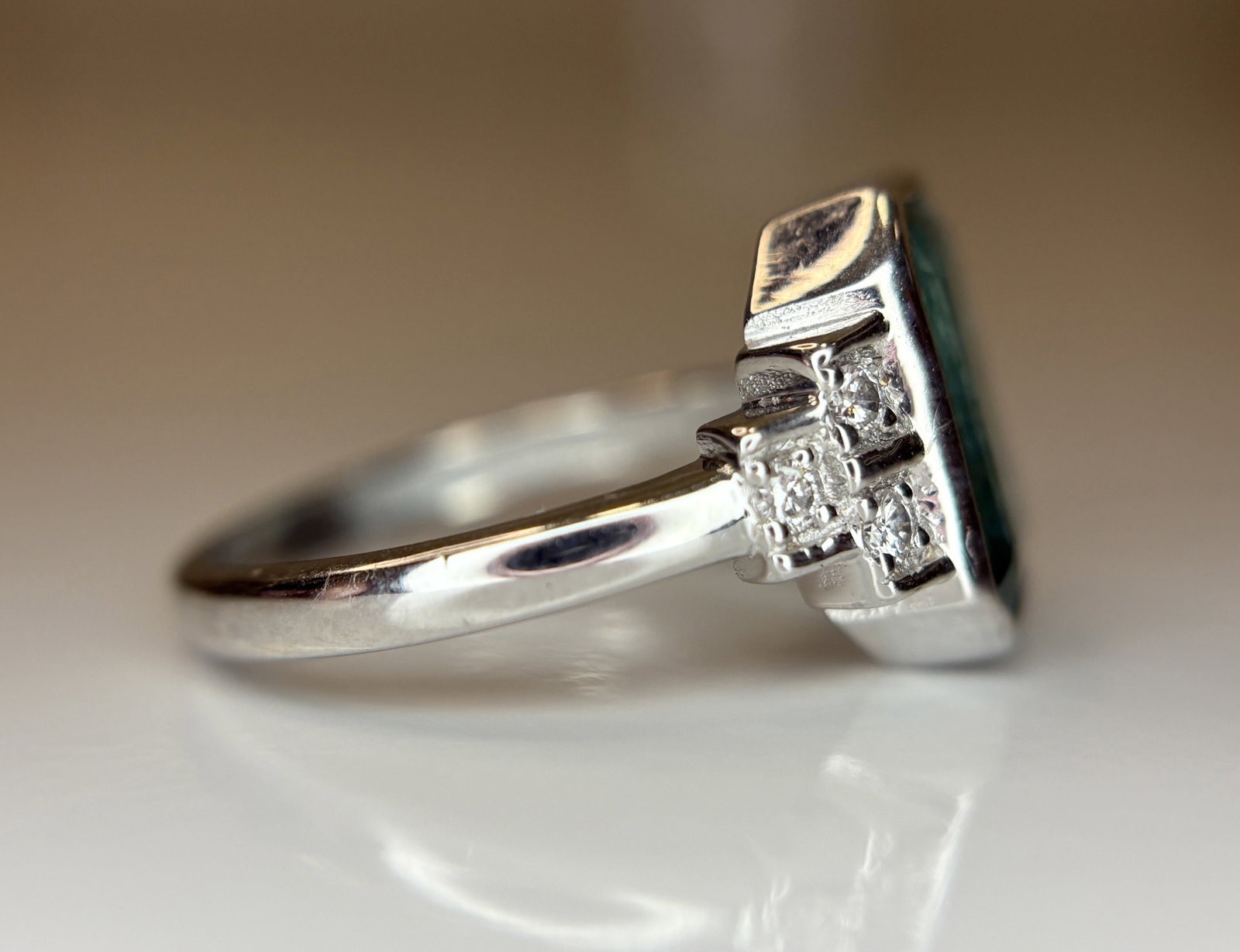 Beautiful 3.00 CT Natural Emerald With Natural Diamonds & 18k Gold - 6
