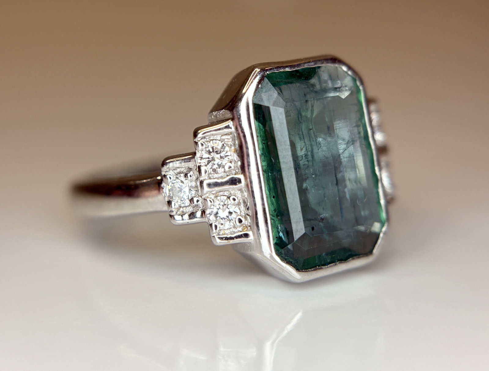 Beautiful 3.00 CT Natural Emerald With Natural Diamonds & 18k Gold - 7