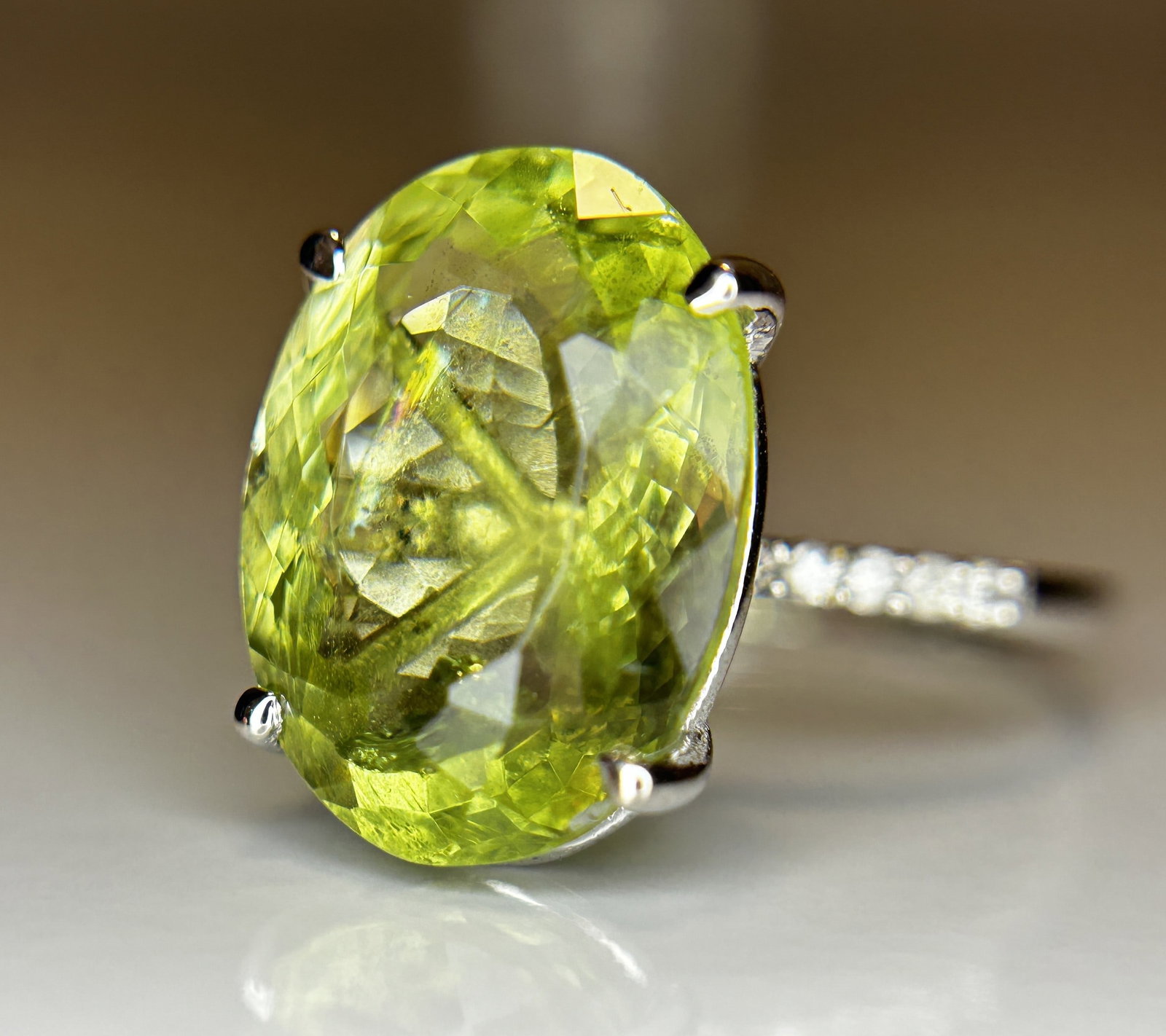Beautiful 8.17 CT Natural Aquamarine Ring With Natural Diamonds & 18k White Gold - 2