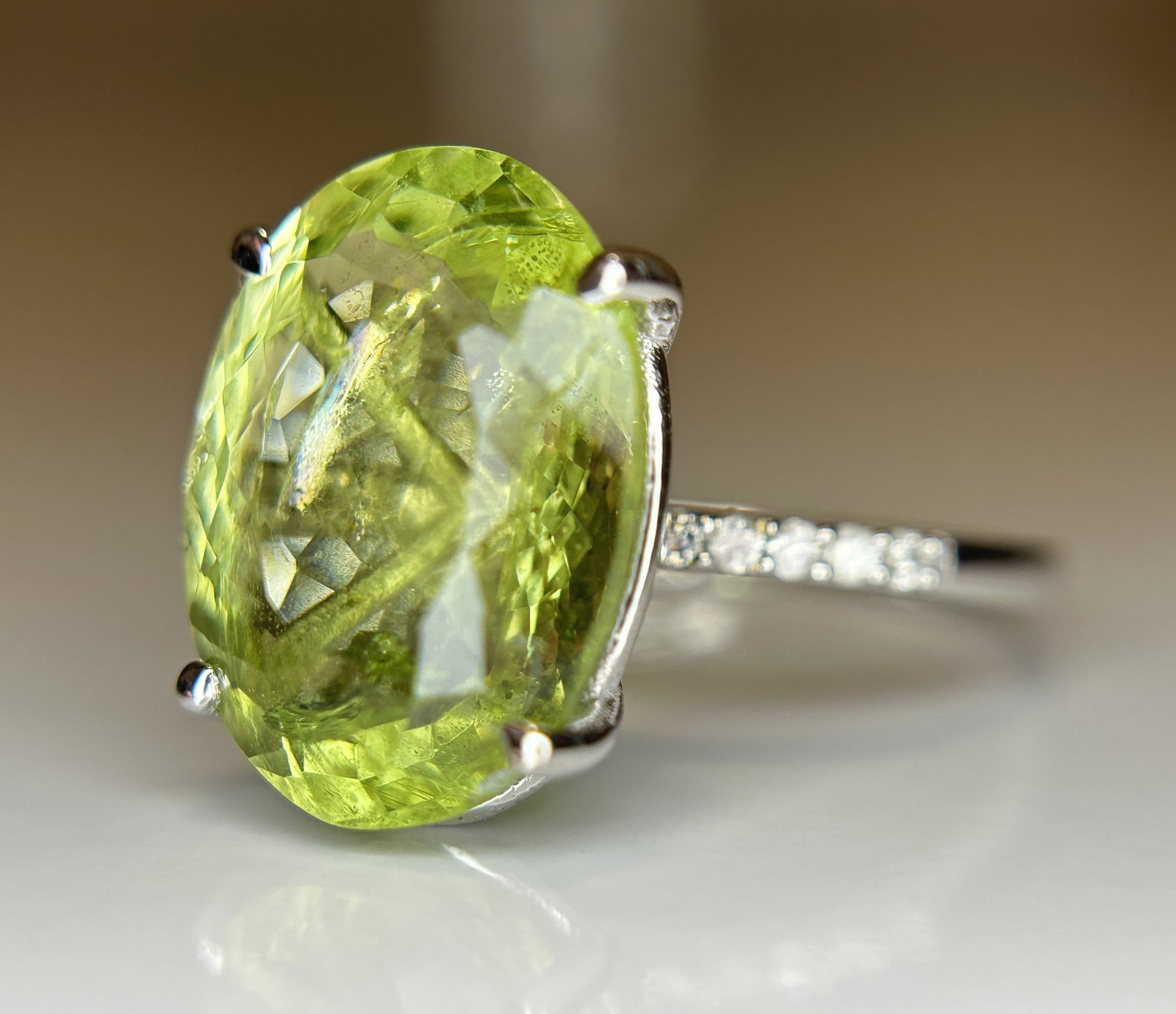 Beautiful 8.17 CT Natural Aquamarine Ring With Natural Diamonds & 18k White Gold - 4